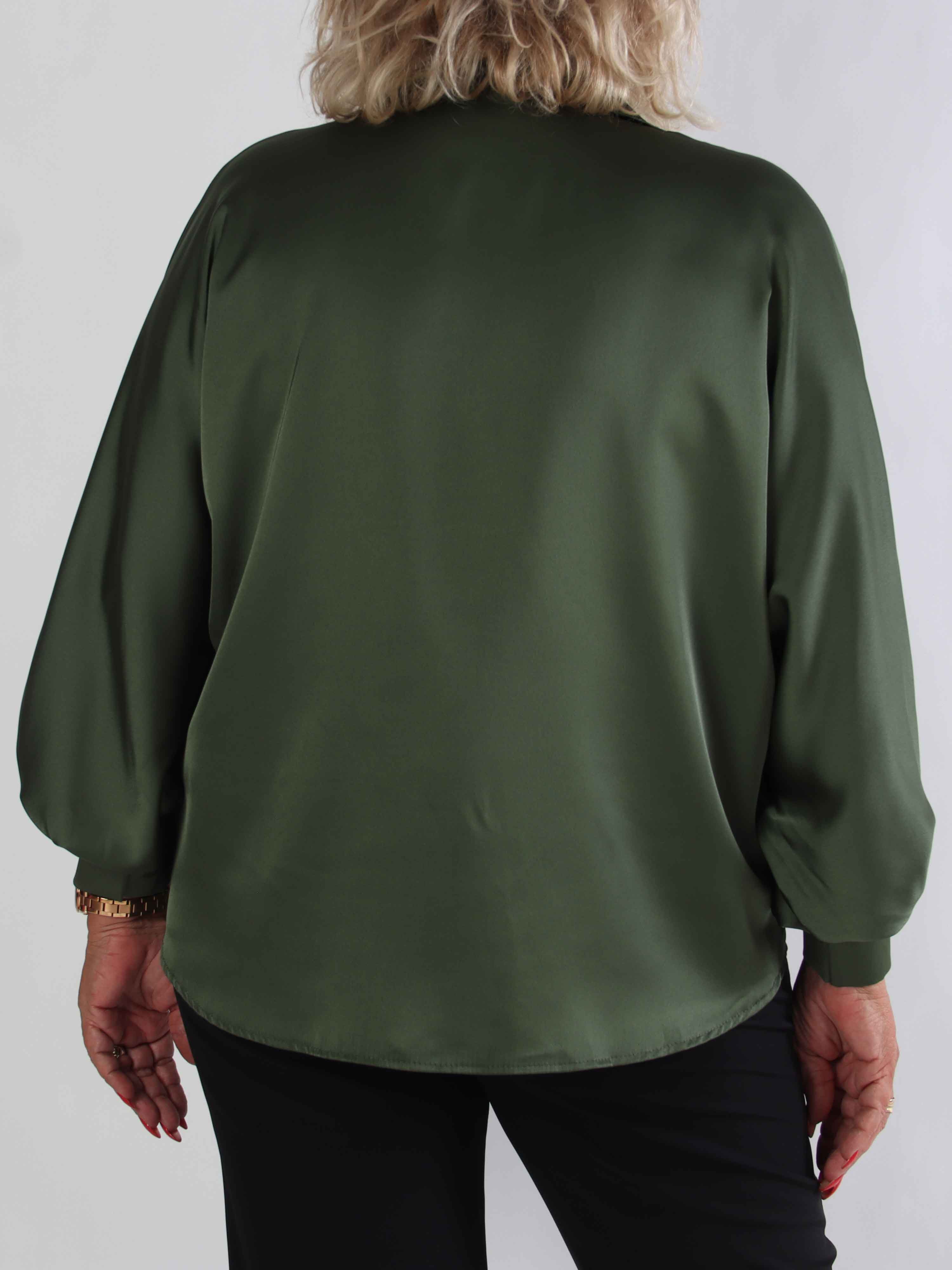 Feliciti - Shiny plus size skjorta med fladdermusärmar