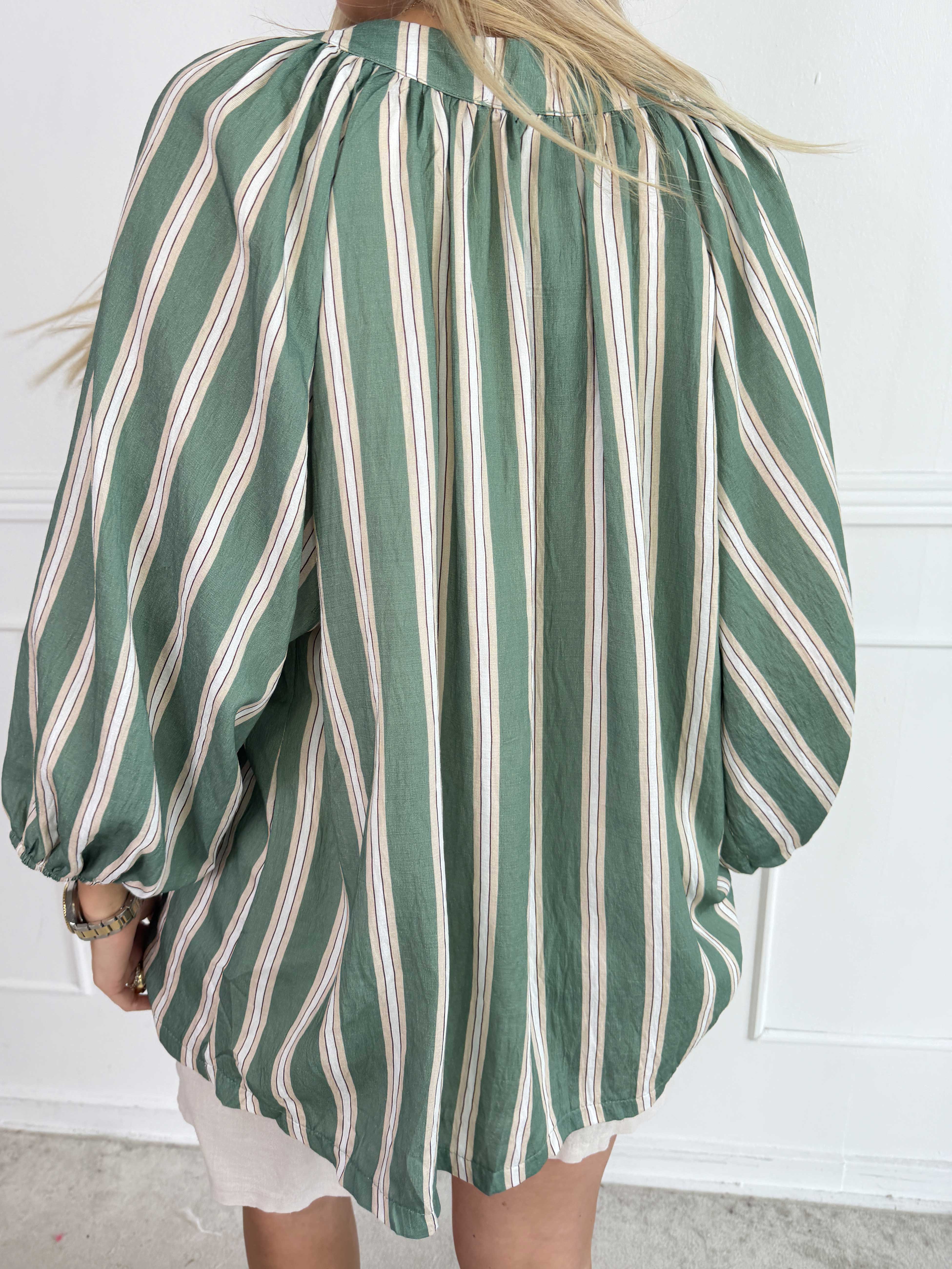 Amidala Shirt - Feminin randig tunika i en lätt viskosblandning med vackra ballongärmar