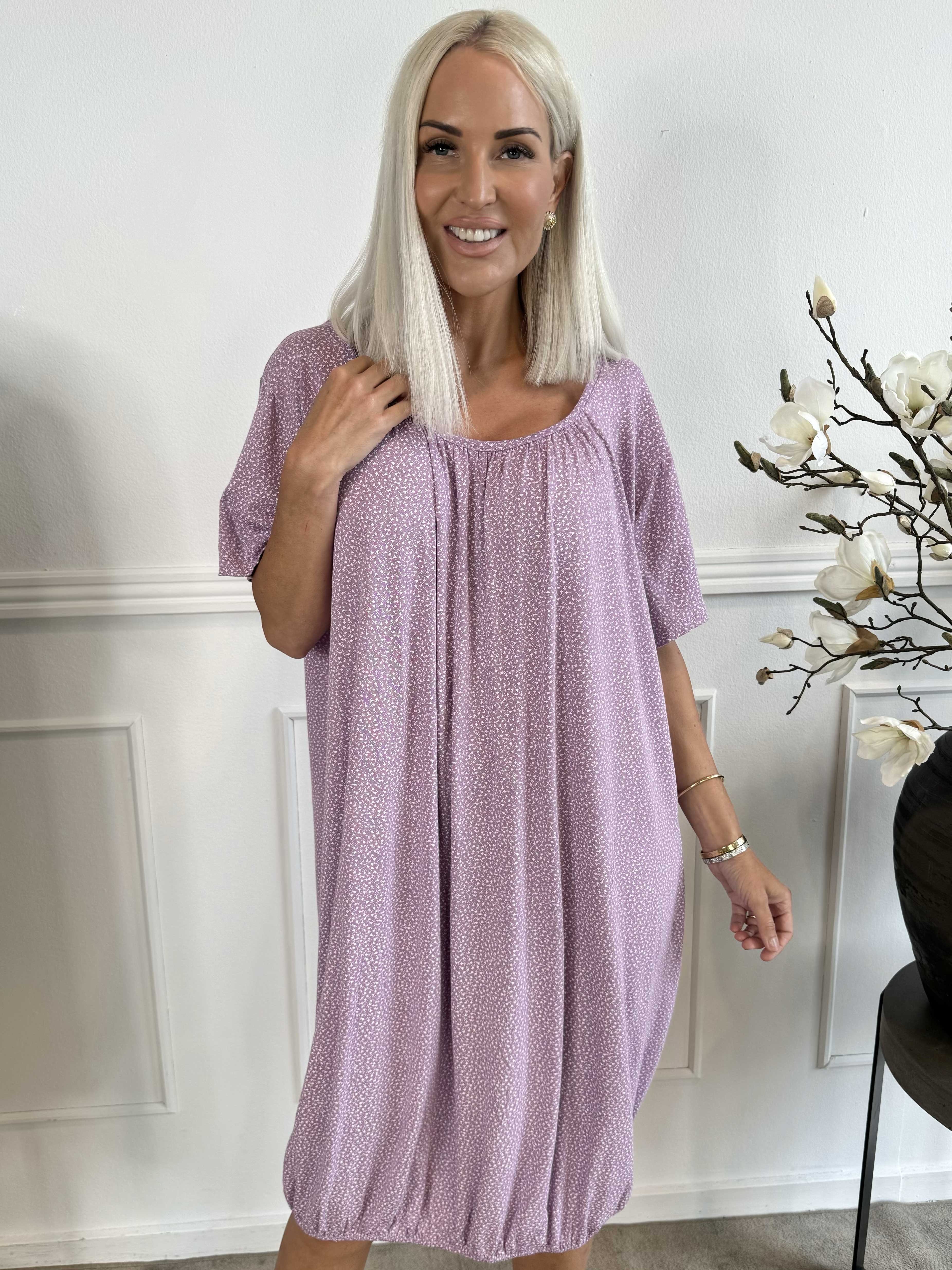 Miracle Flower Dress - Klänning i viskos med resår nedtill