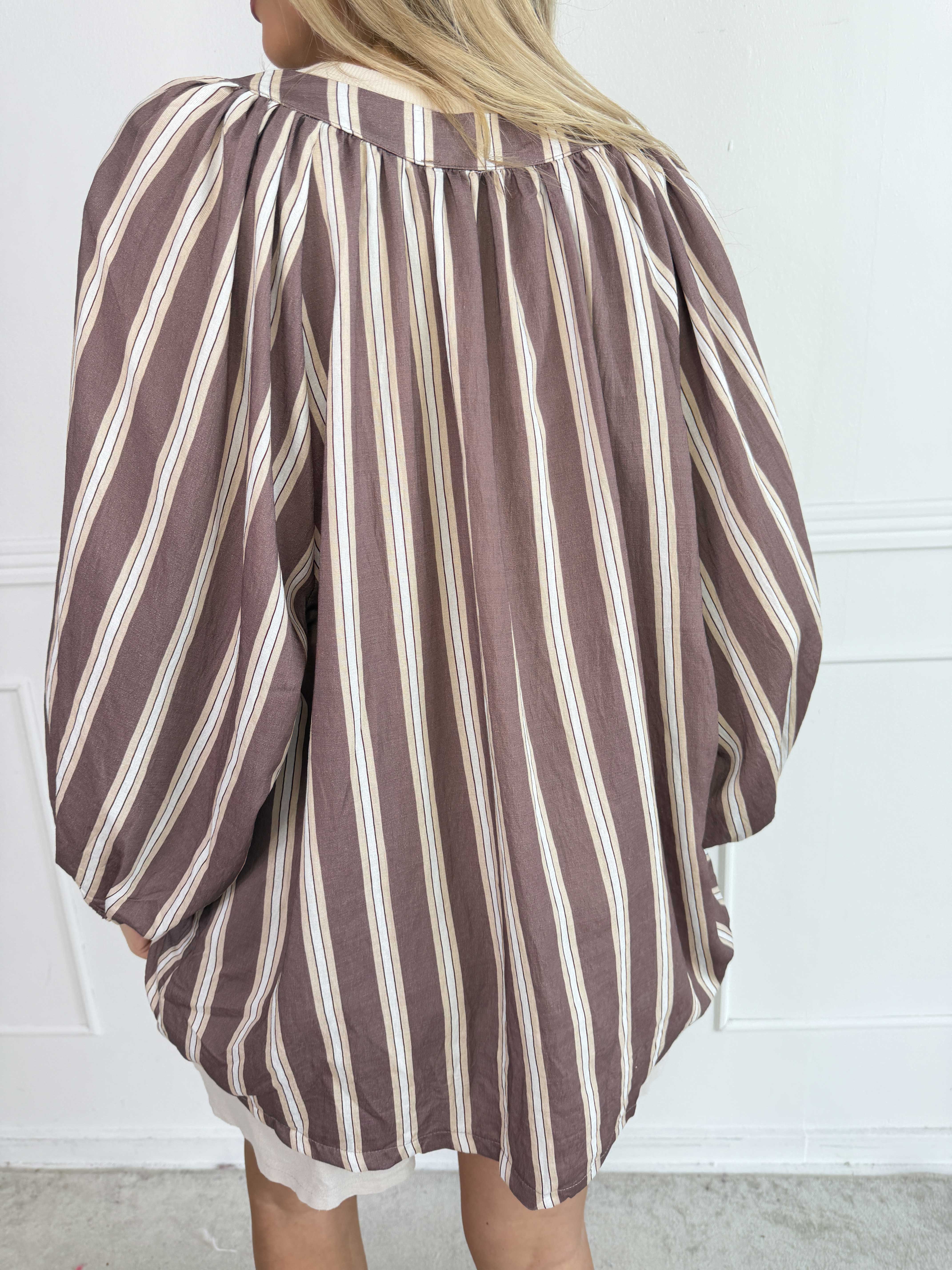 Amidala Shirt - Feminin randig tunika i en lätt viskosblandning med vackra ballongärmar