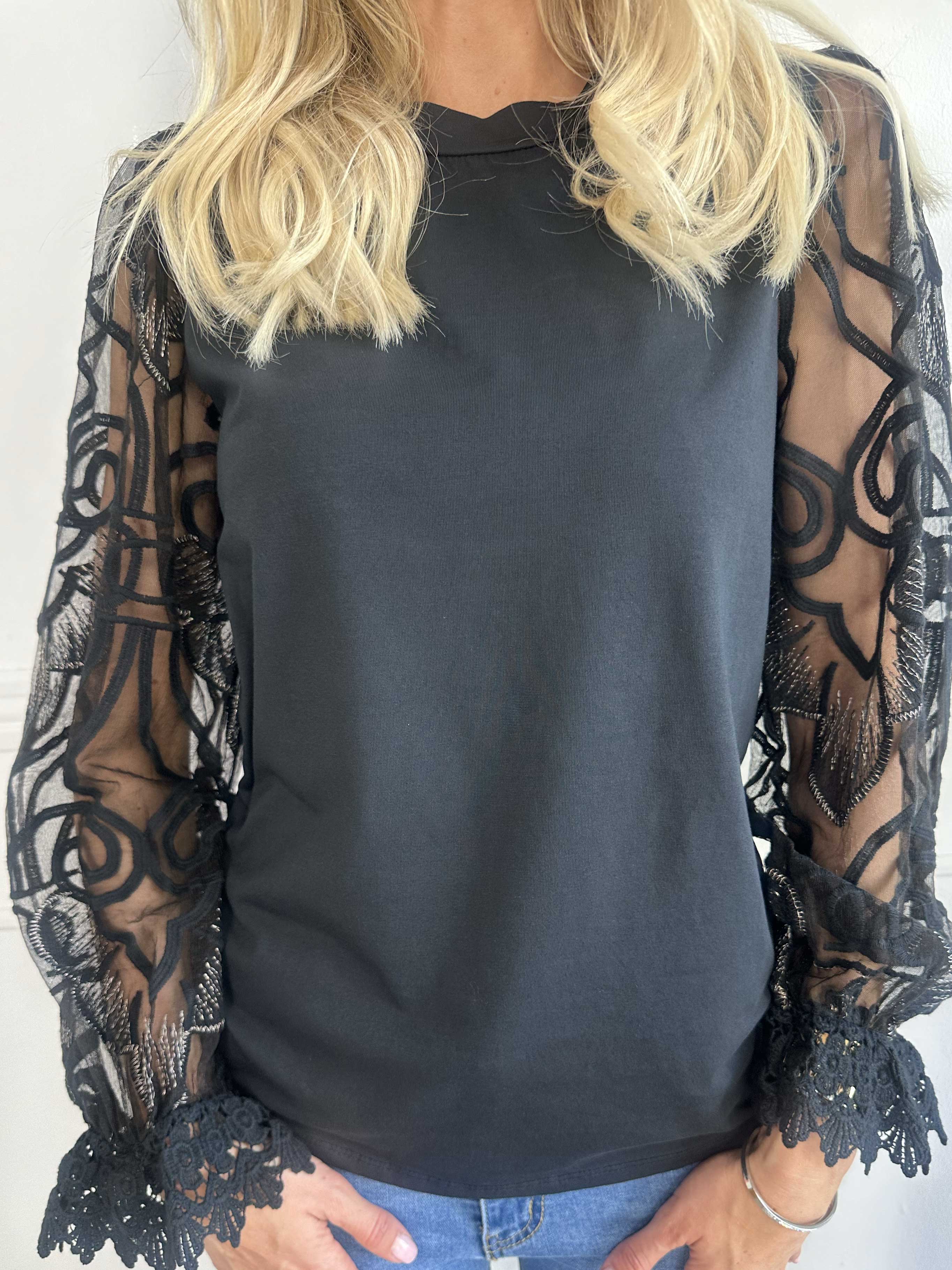 Nadine L/S - Söt blus med spetsärmar