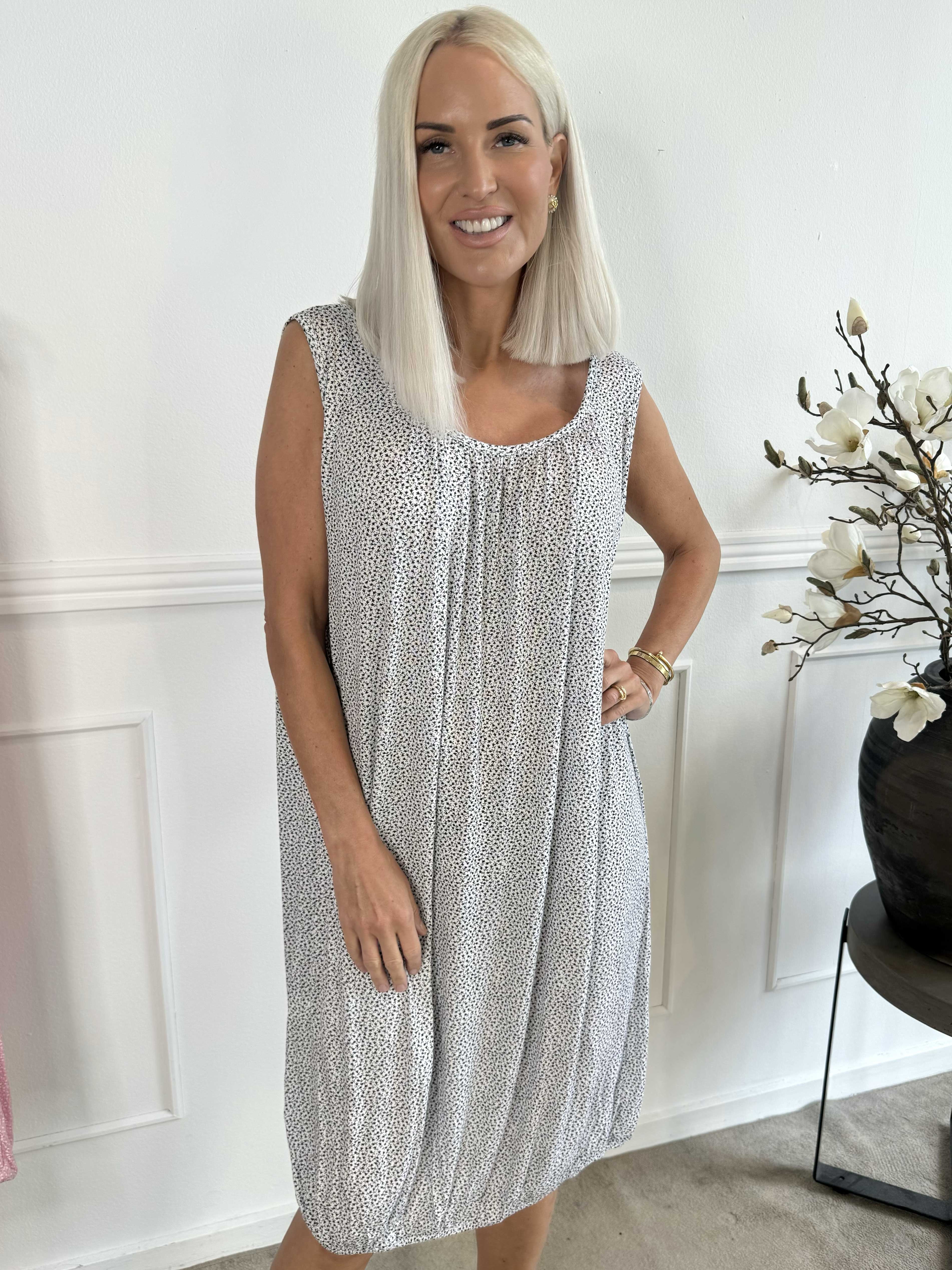 Miracle Flower Sleeveless Dress - Klänning i viskos med resår nedtill