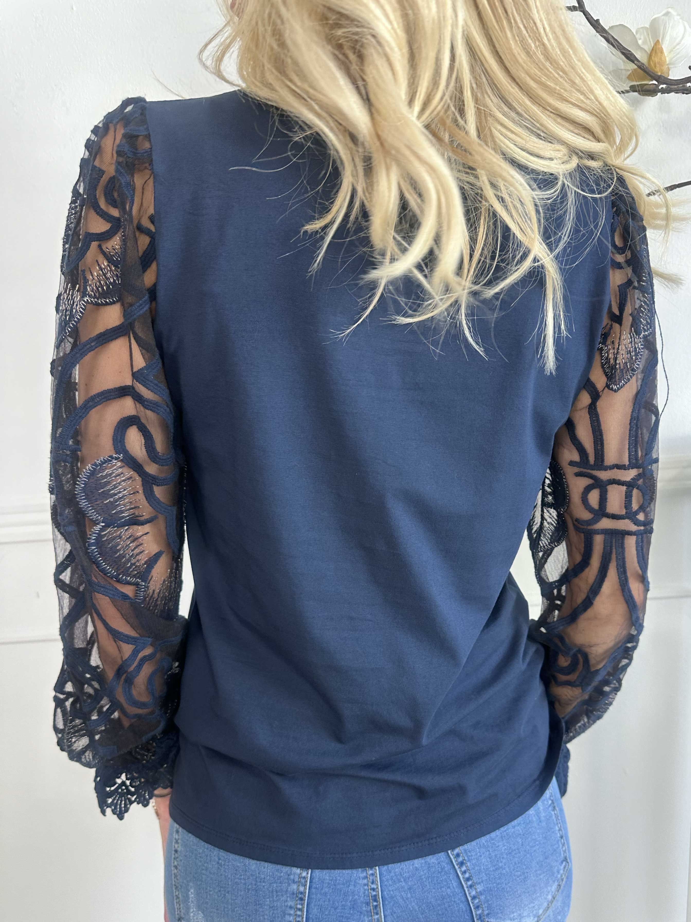 Nadine L/S - Söt blus med spetsärmar
