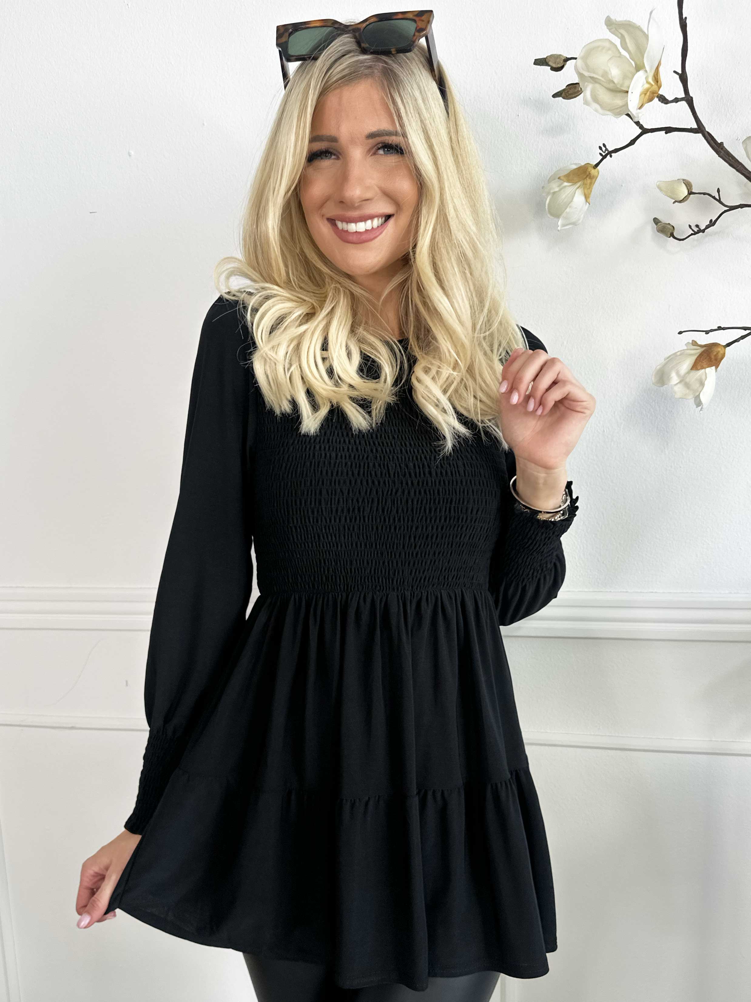 Kelly Shirt - Elastisk blus med smock över bröstet
