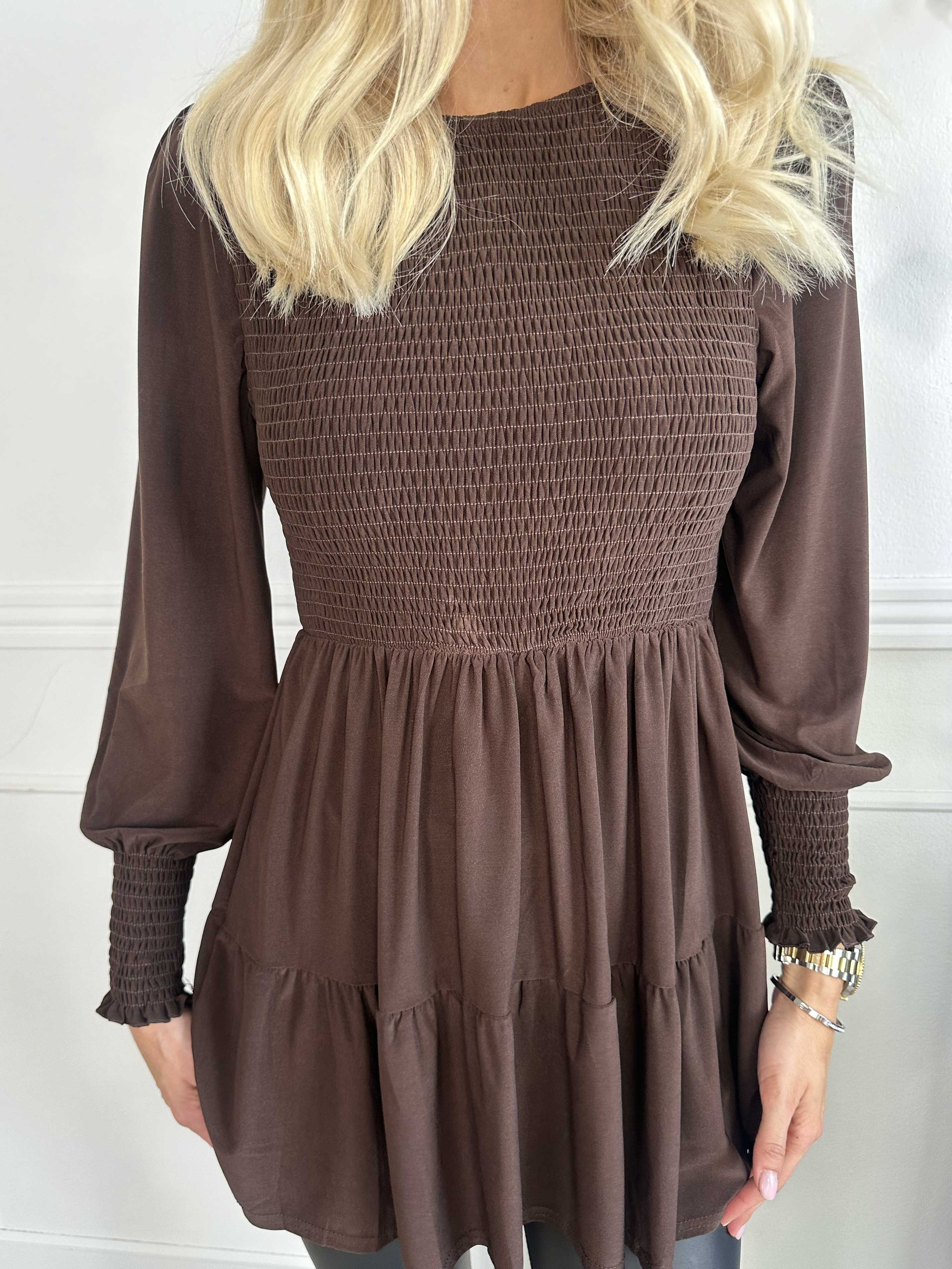 Kelly Shirt - Elastisk blus med smock över bröstet