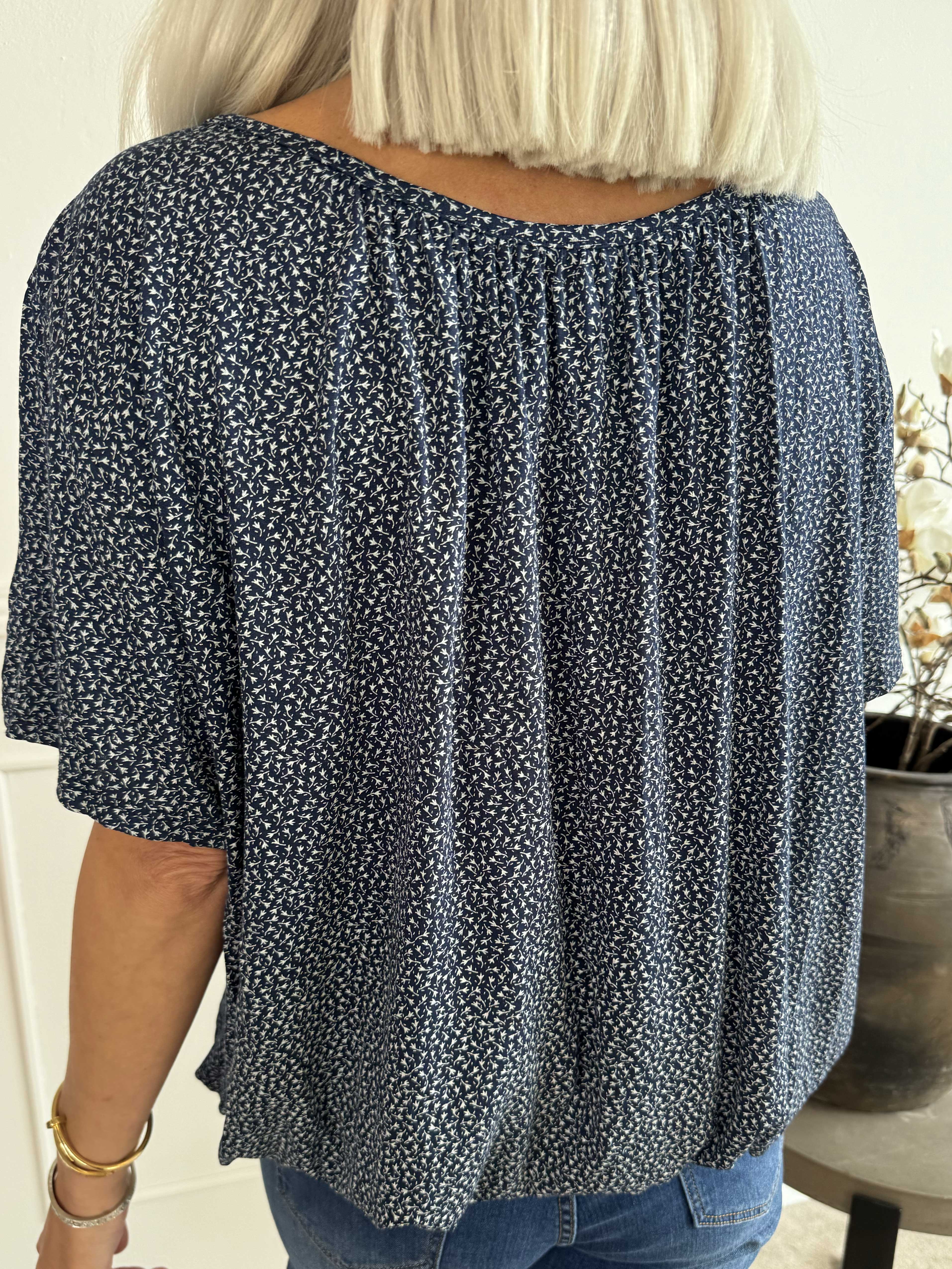 Miracle Flower T-shirt - Blus i viskos med resår nedtill