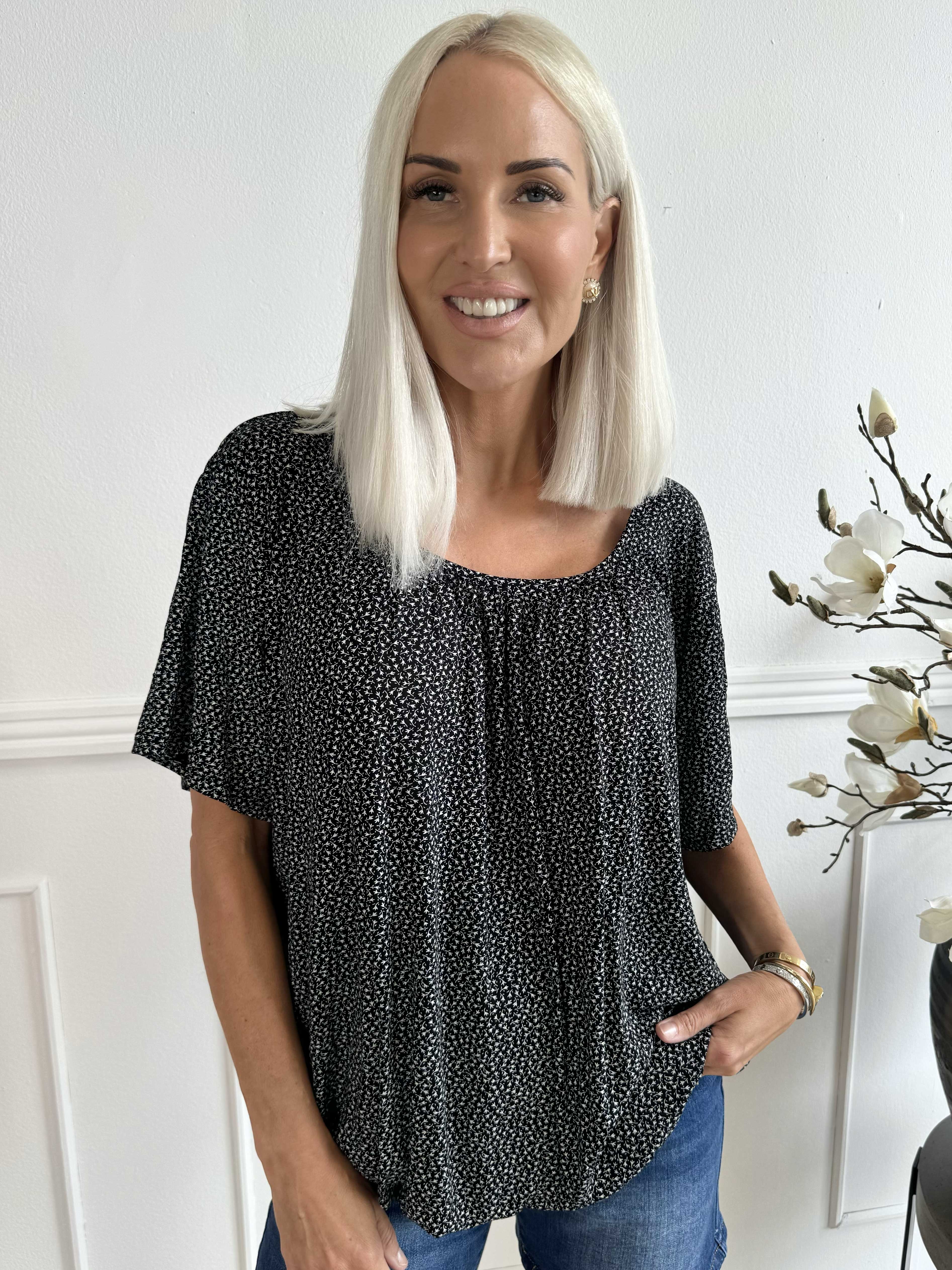 Miracle Flower T-shirt - Blus i viskos med resår nedtill