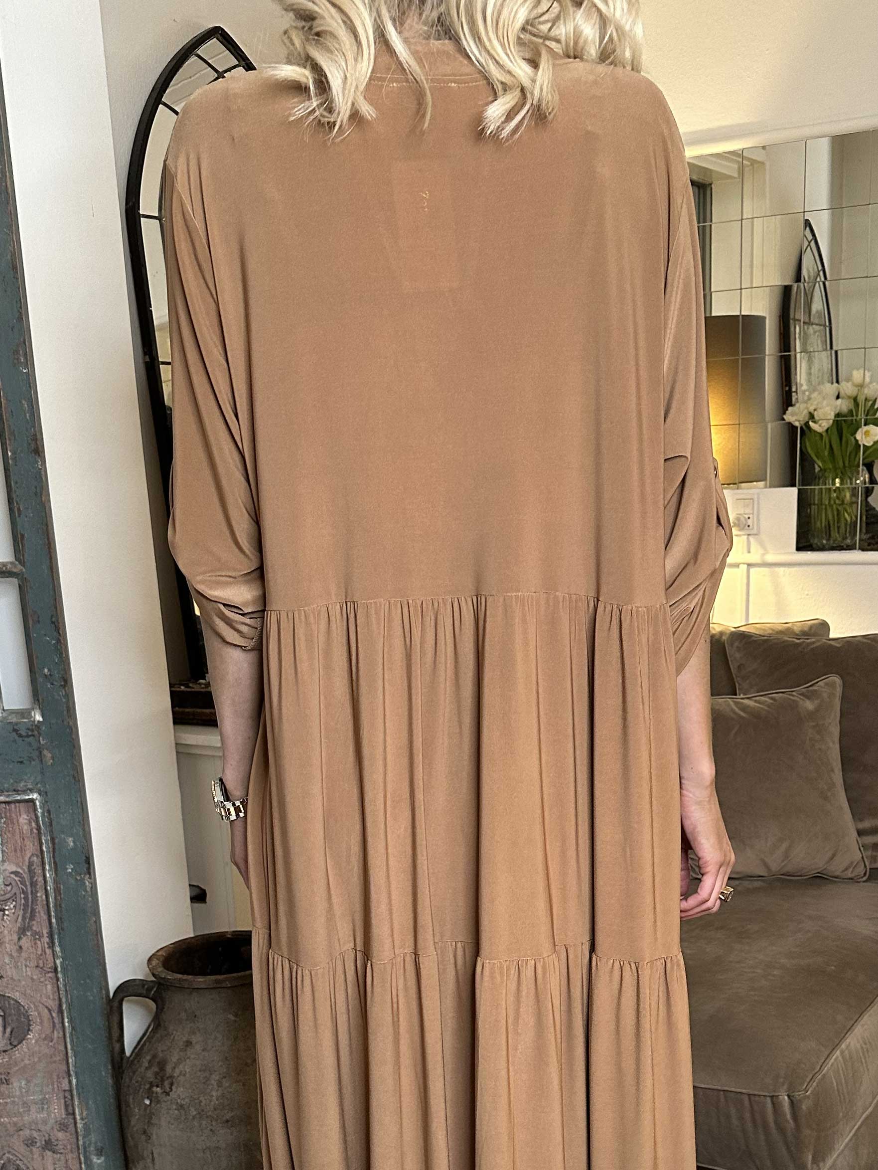 Milano Plain - Lång enfärgad klänning med lager på lager look