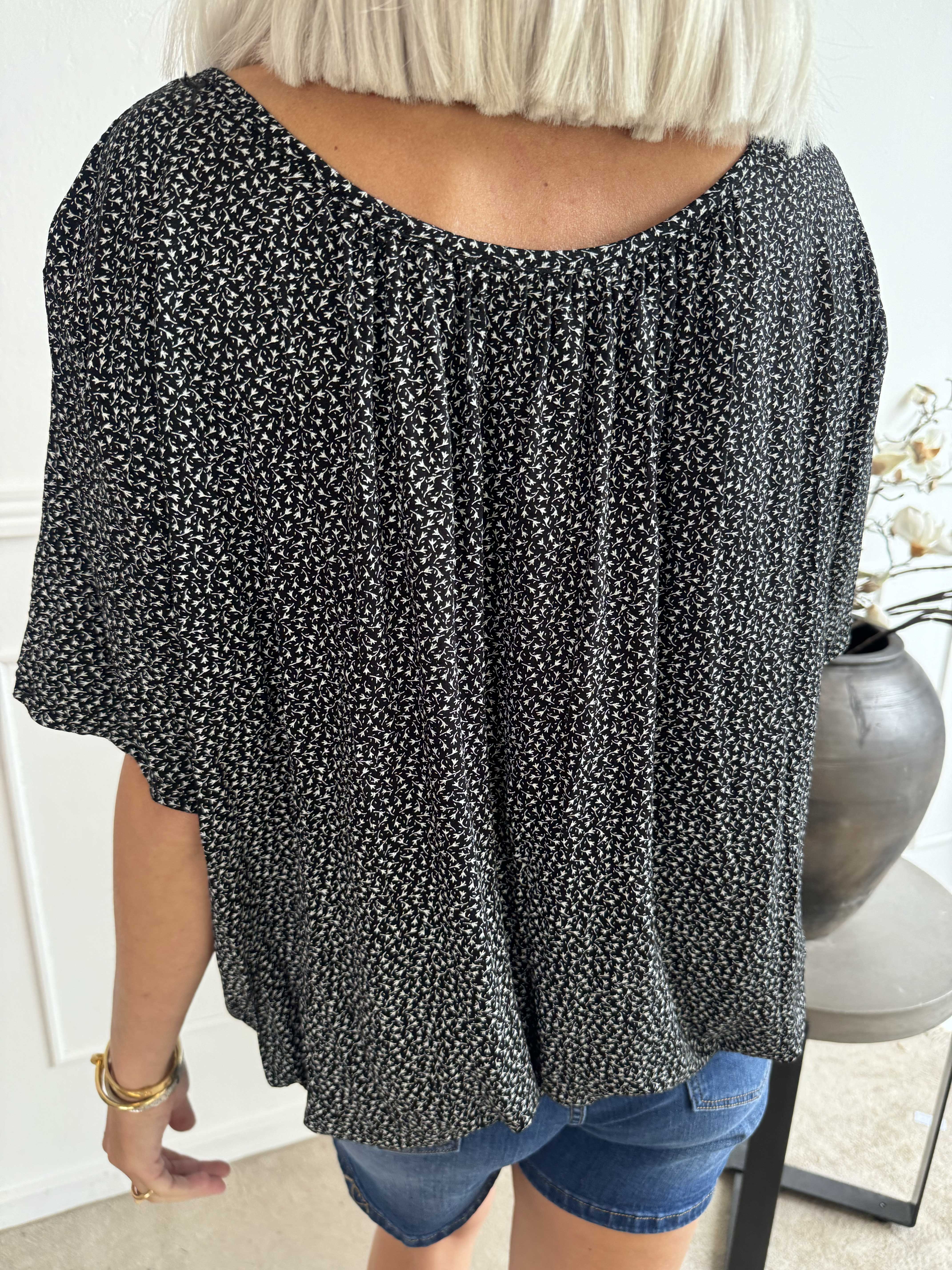 Miracle Flower T-shirt - Blus i viskos med resår nedtill
