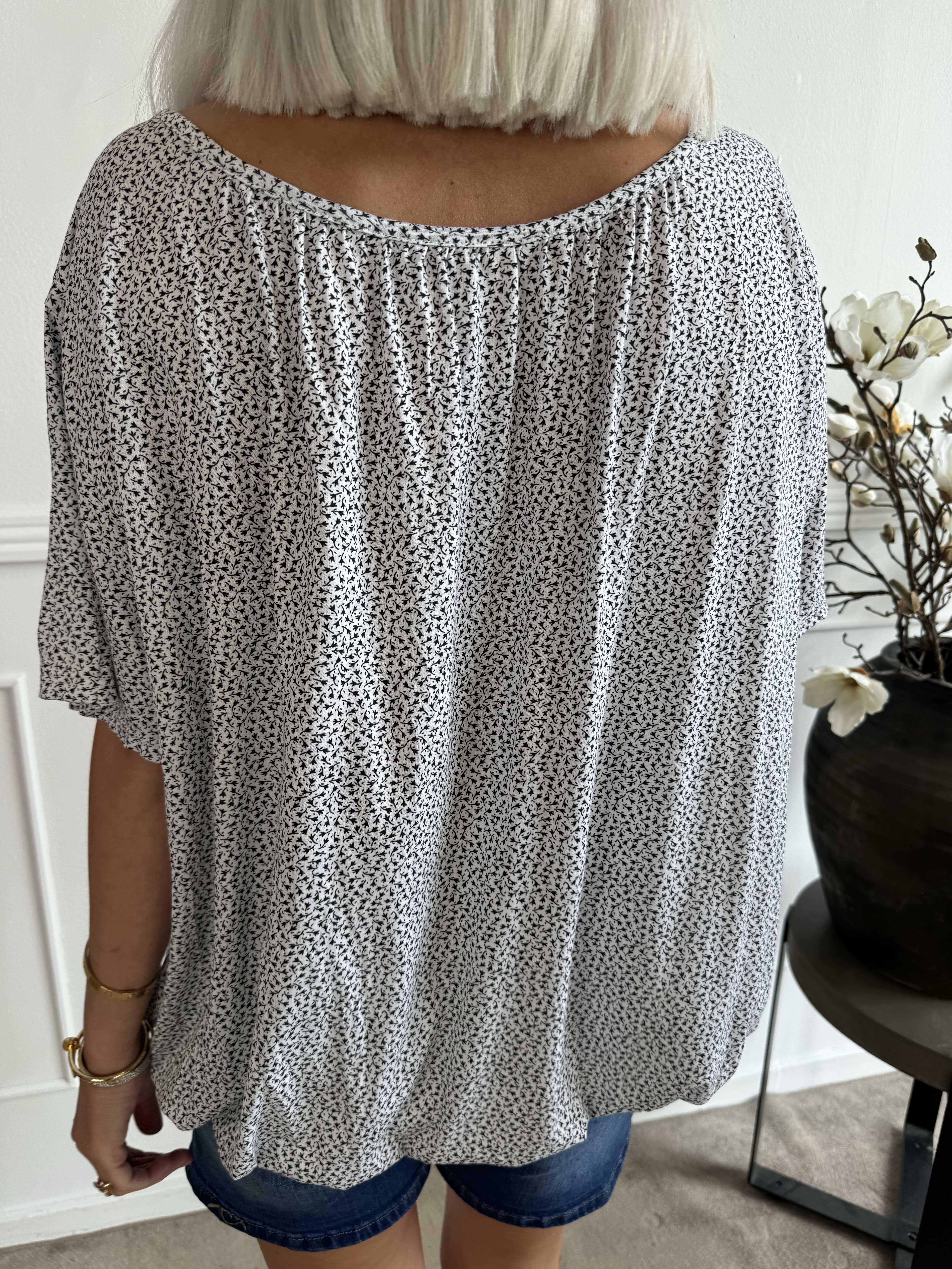 Miracle Flower T-shirt - Blus i viskos med resår nedtill
