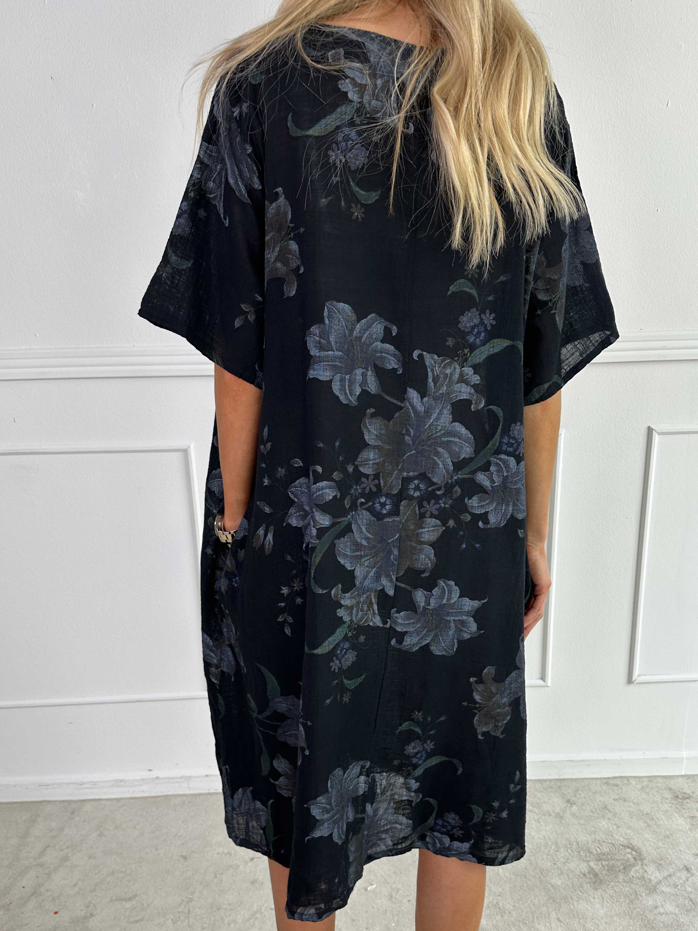 Gry - Klänning i bomull i linne-liknande tyg med blommigt tryck