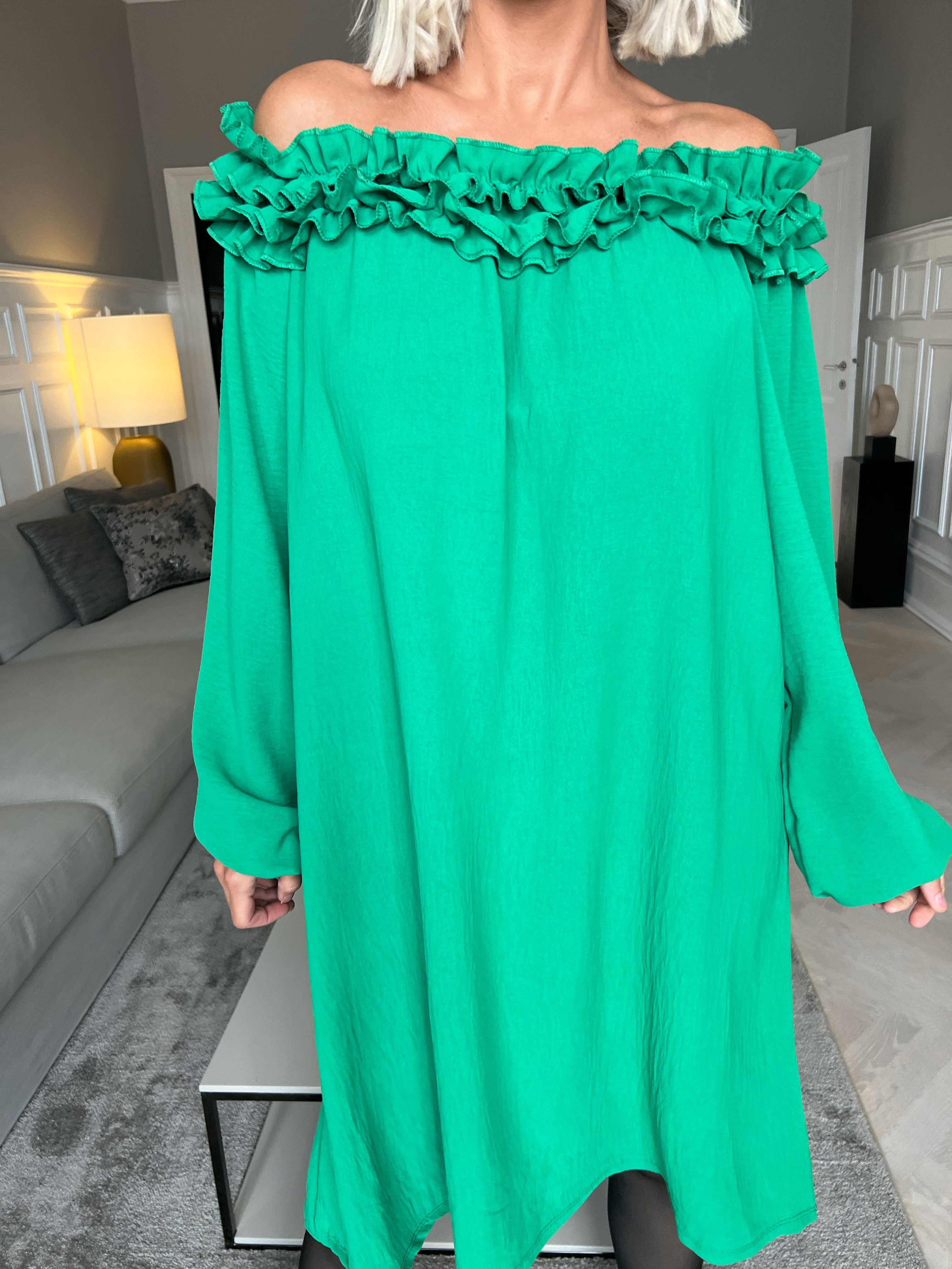 Chili Dress - Klänning med långa ärmar och volanger