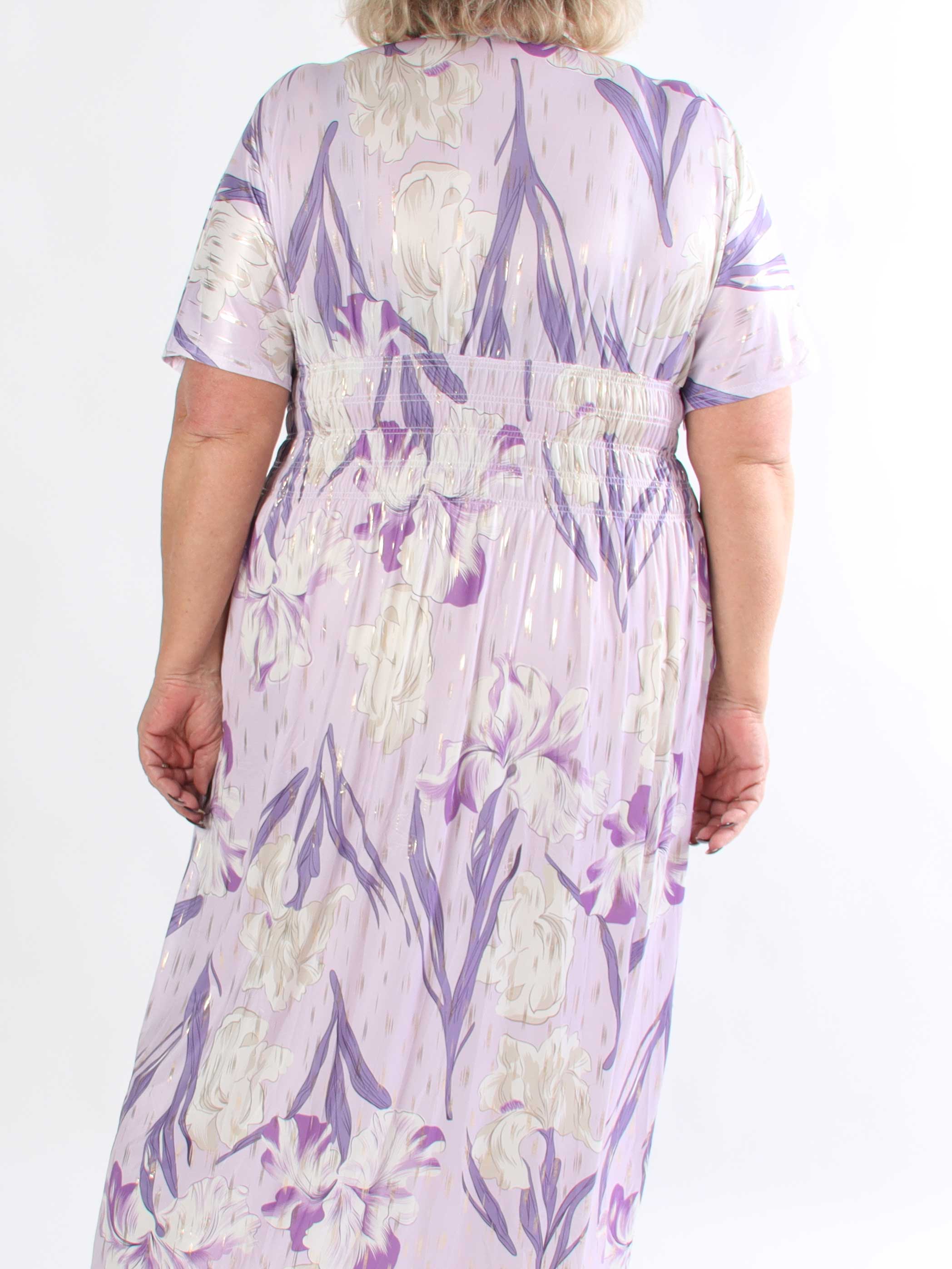 Pams Kvitka - Lång blommig plus size klänning med gulddetaljer och fickor