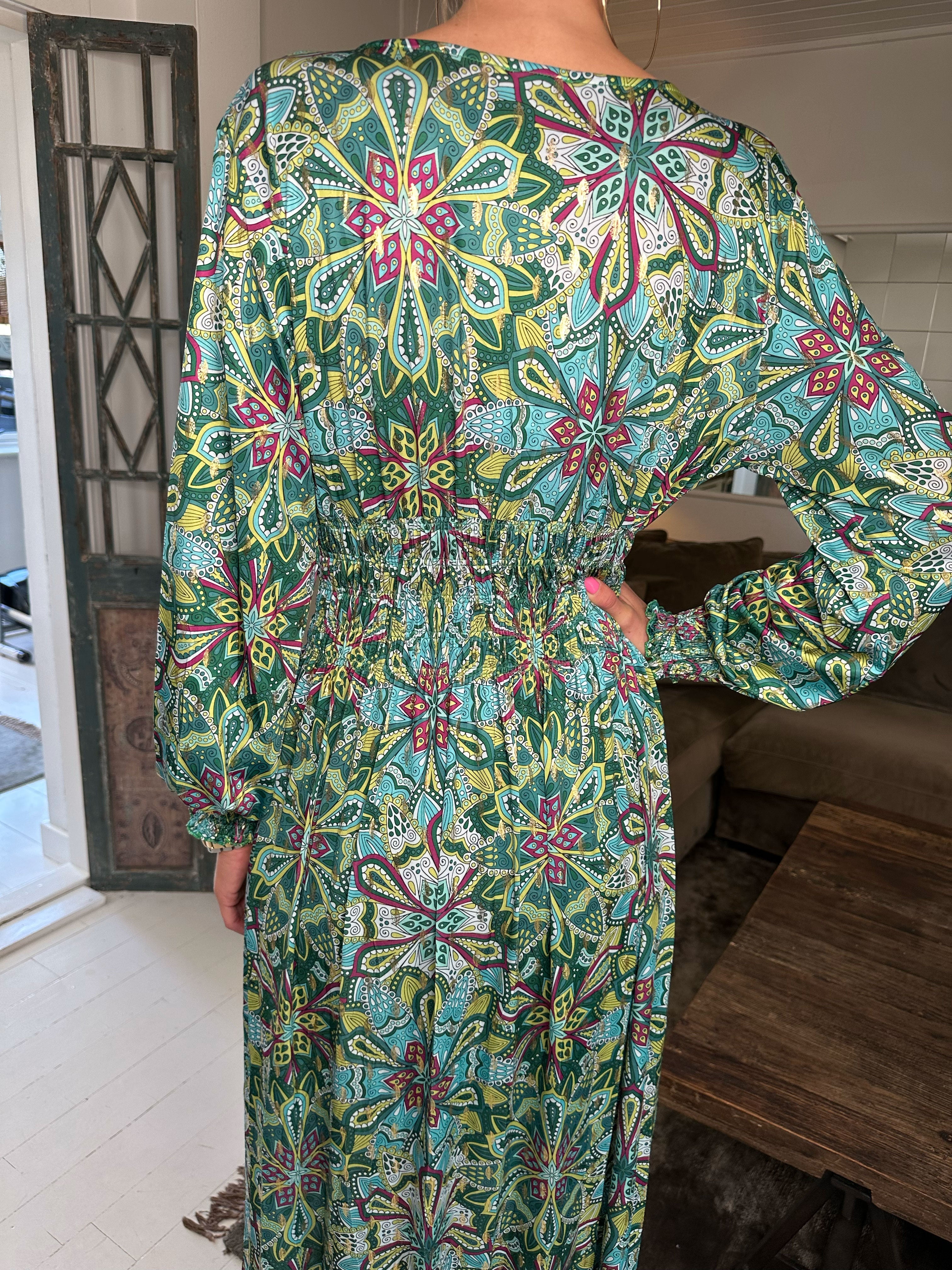 Pams Multi L/S - Lång elastisk klänning i skrynkelfritt tyg med långa ärmar
