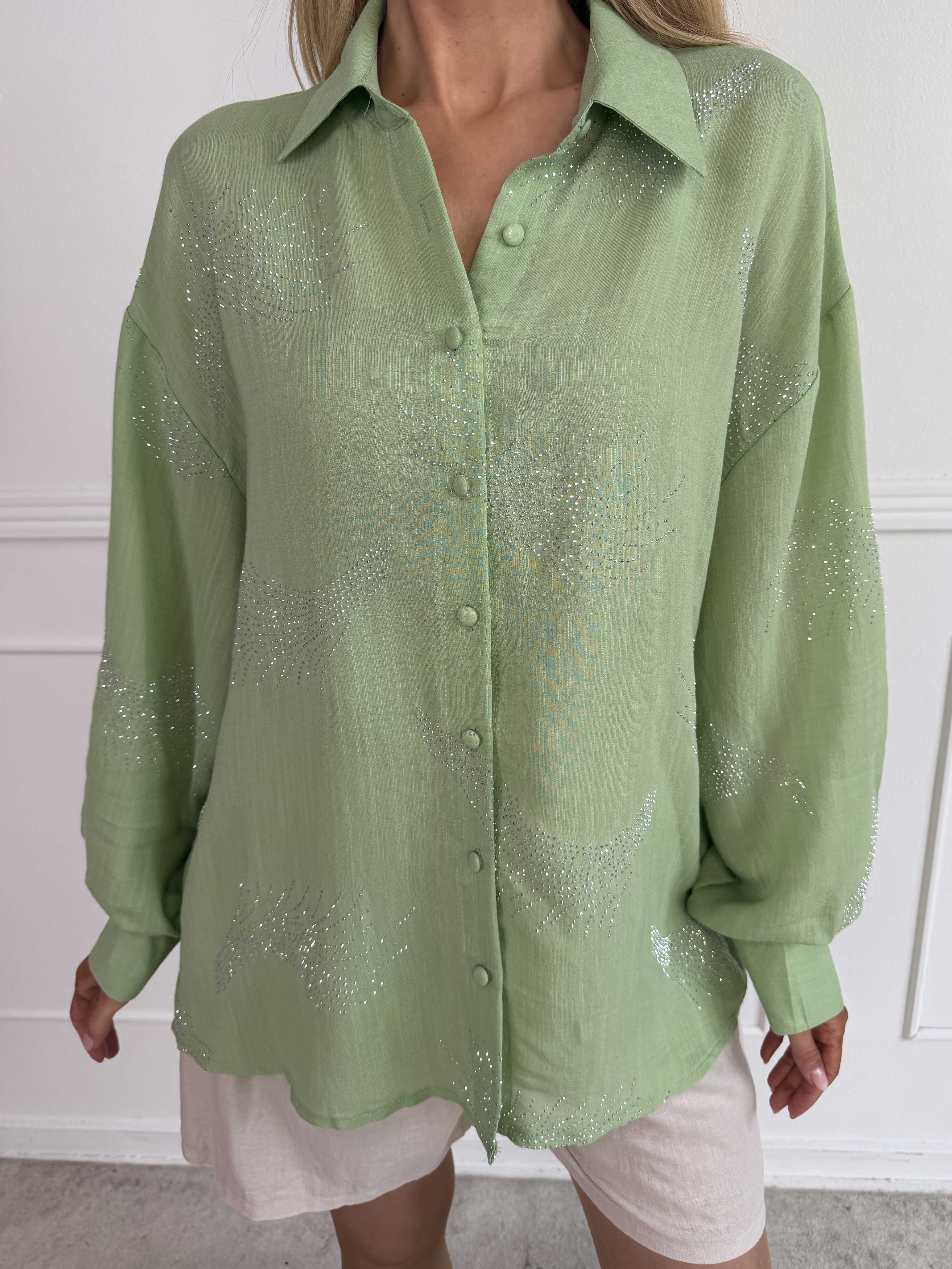 Heidy - Plus size skjorta med fina strass och breda manschetter