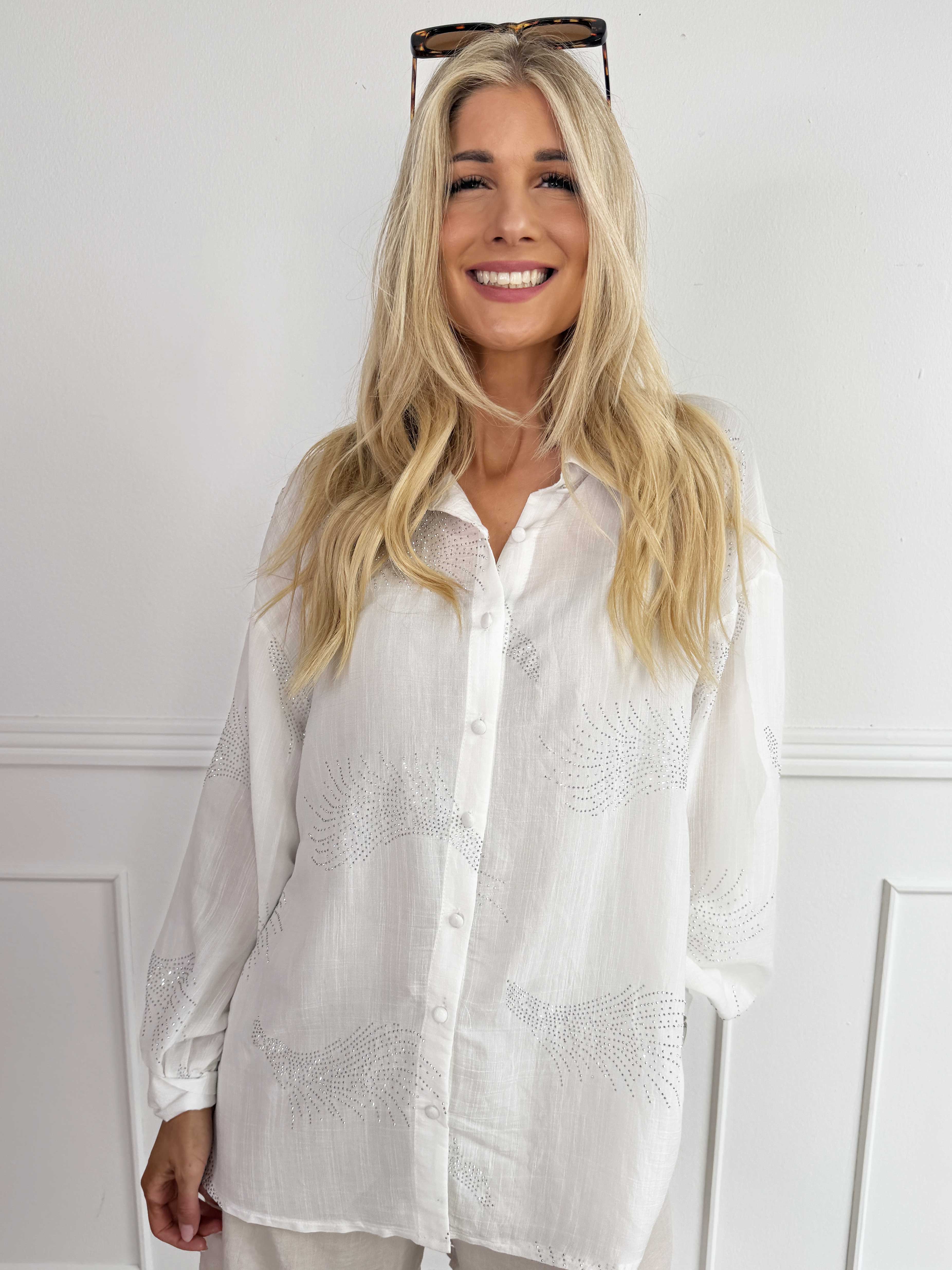 Heidy - Snygg skjorta med fina strass och breda manschetter