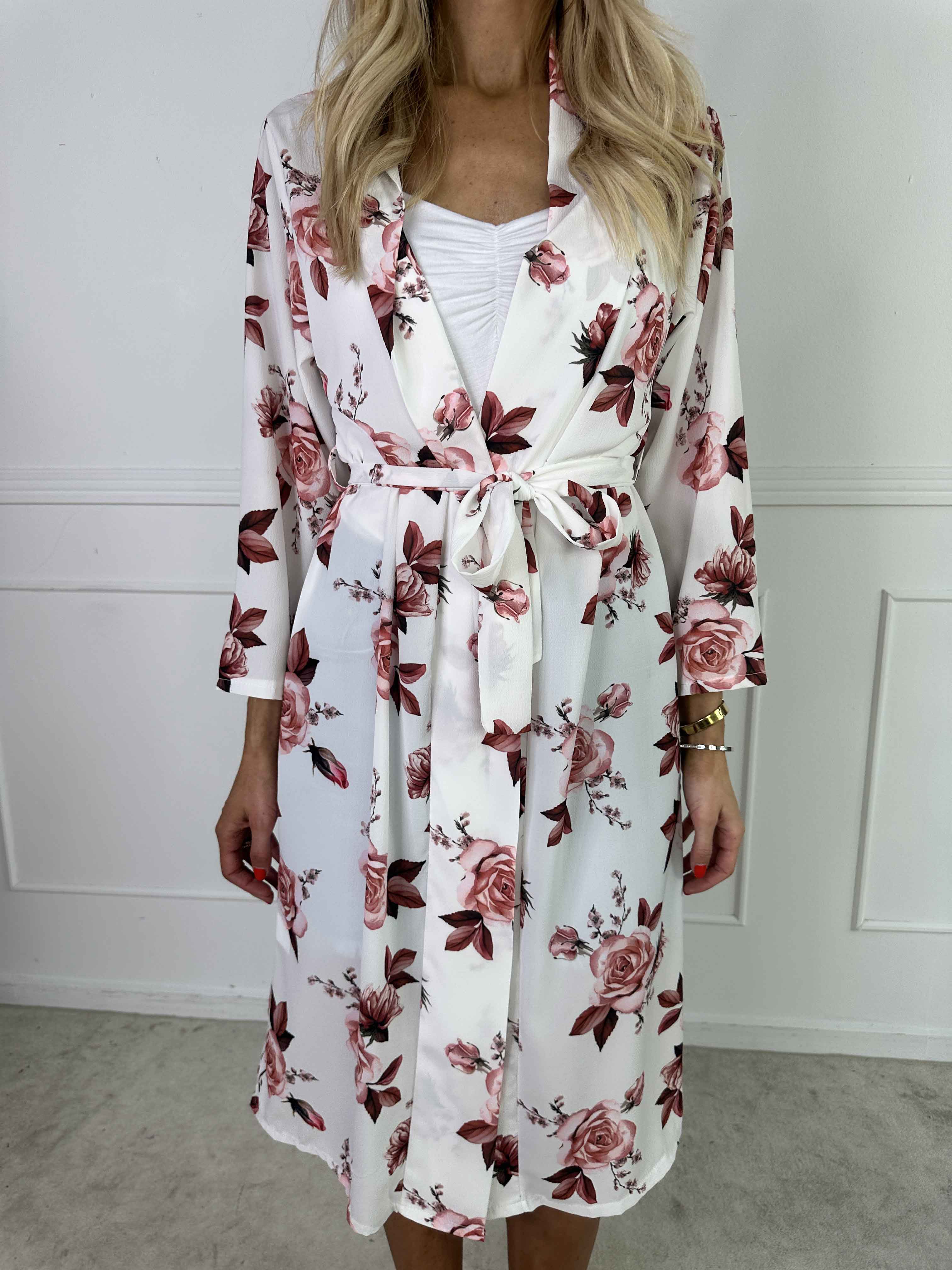 Agate - Söt kimono med rosor