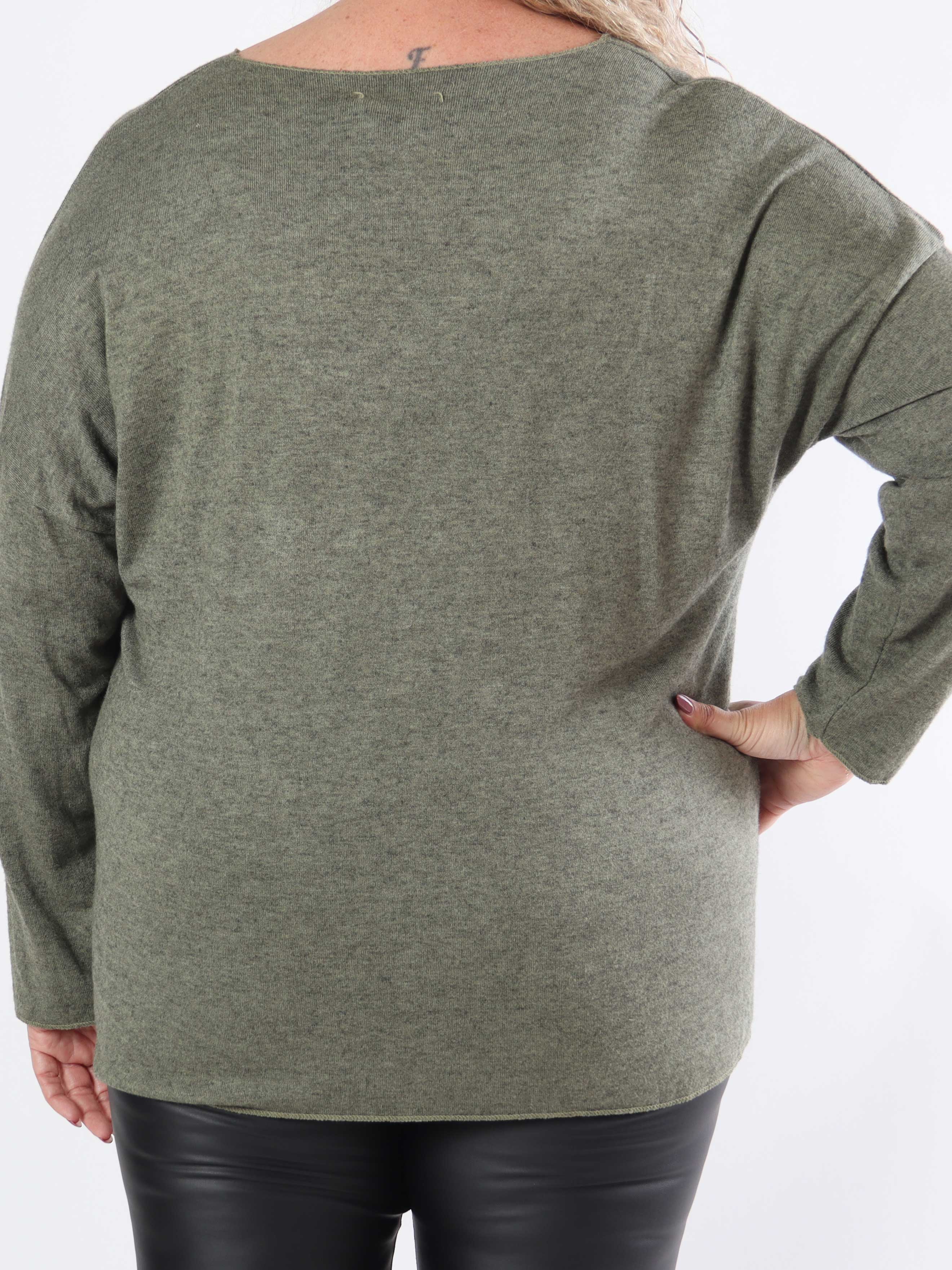 Djamila - Mjuk viskosblus i plus size med v-ringning