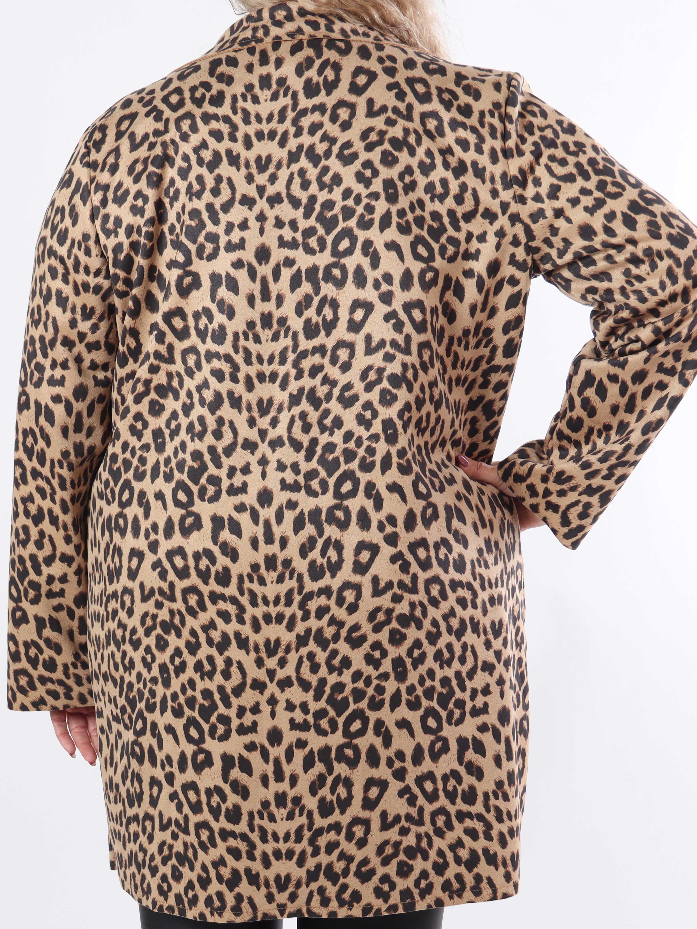 Belvi - Plus size-kappa i mockalook med leopardmönster