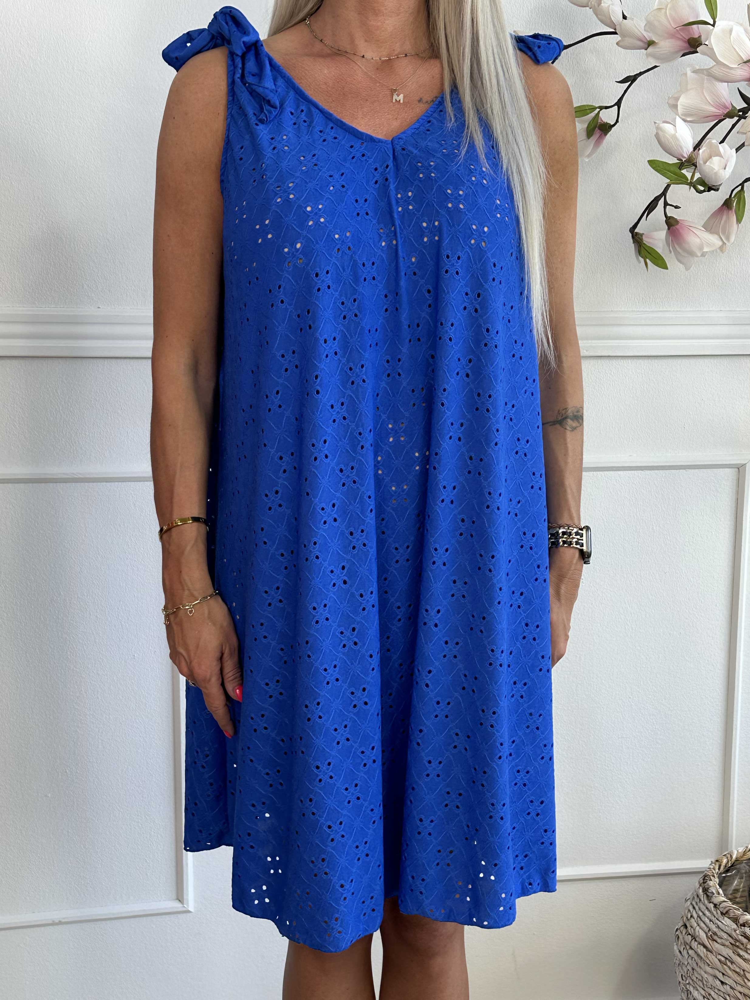 Likas - Mjuk och stretchig bandklänning med broderie anglaise