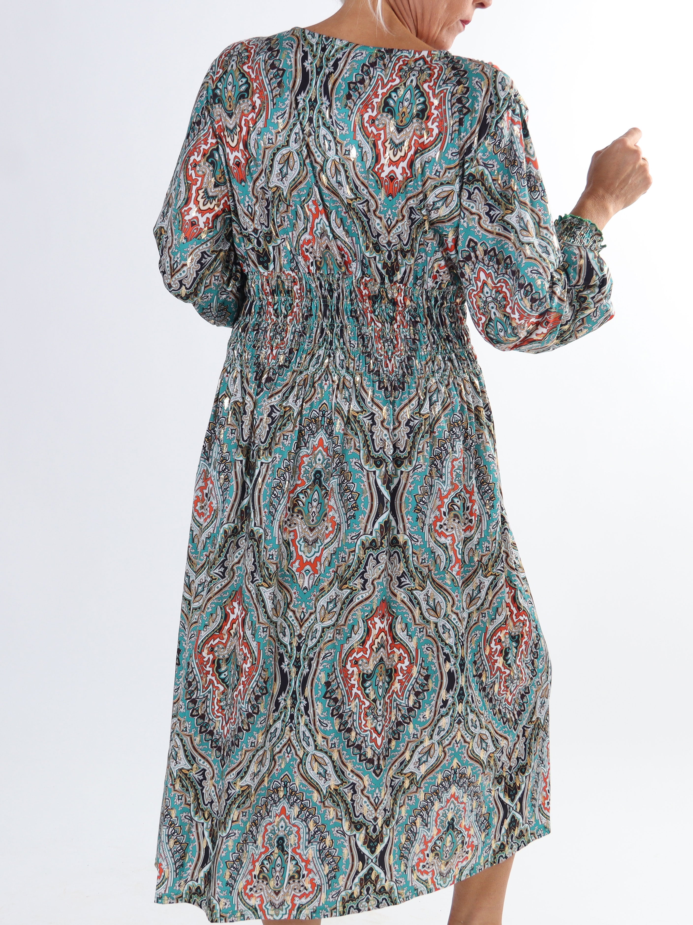 Pams Pattern Midi L/S - Plus size klänning i skrynkelfritt tyg med långa ärmar