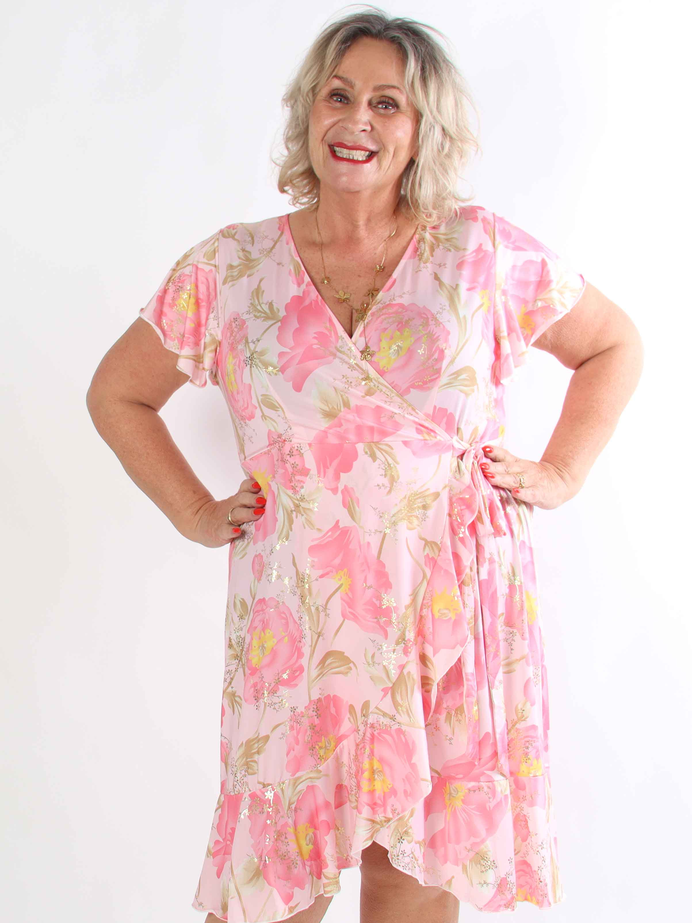 Savina Botanic S/S - Blommig plus size klänning med omlott och volangärmar