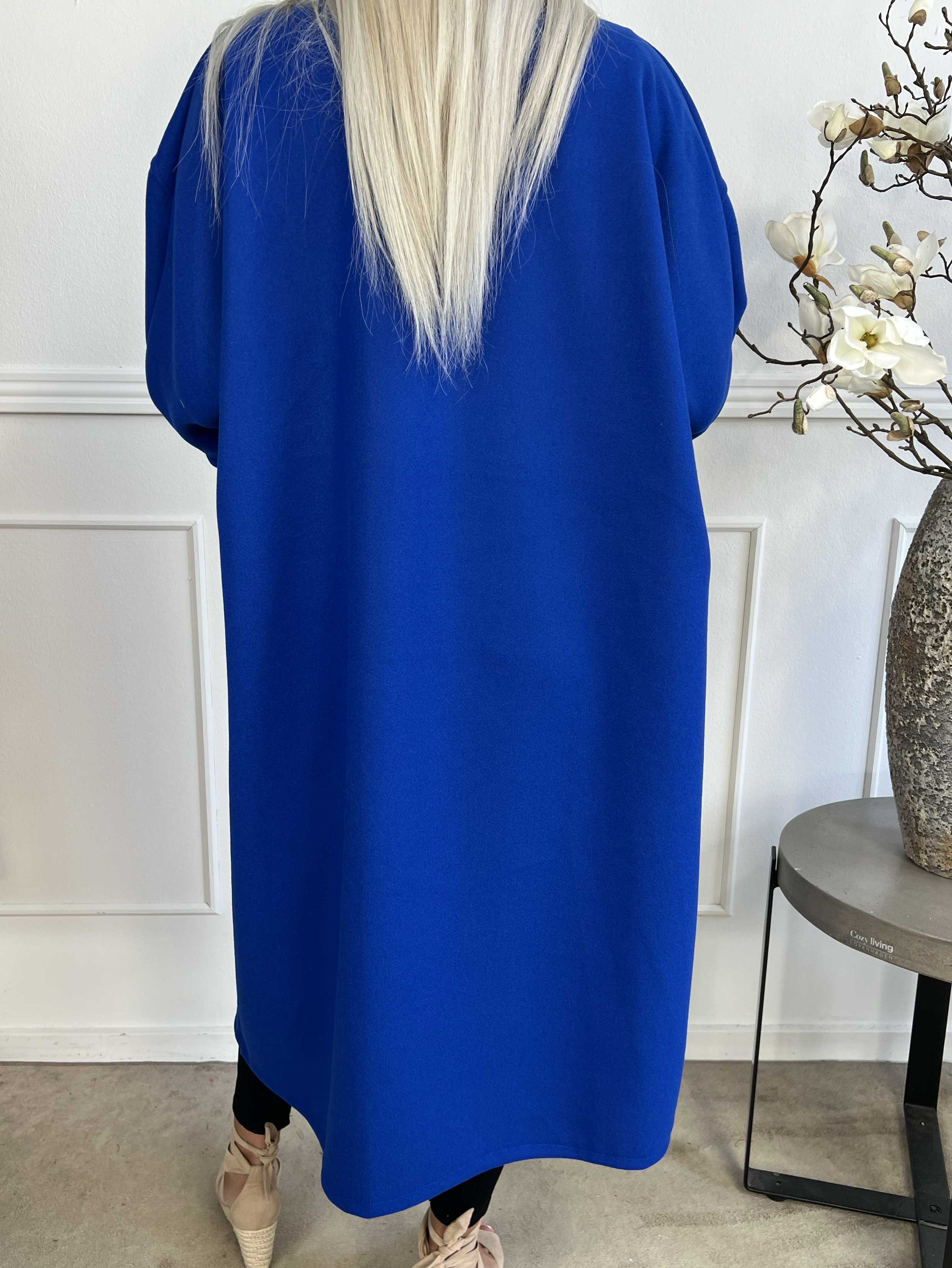 Annah - Oversized kappa med tydliga sömmar och fickor