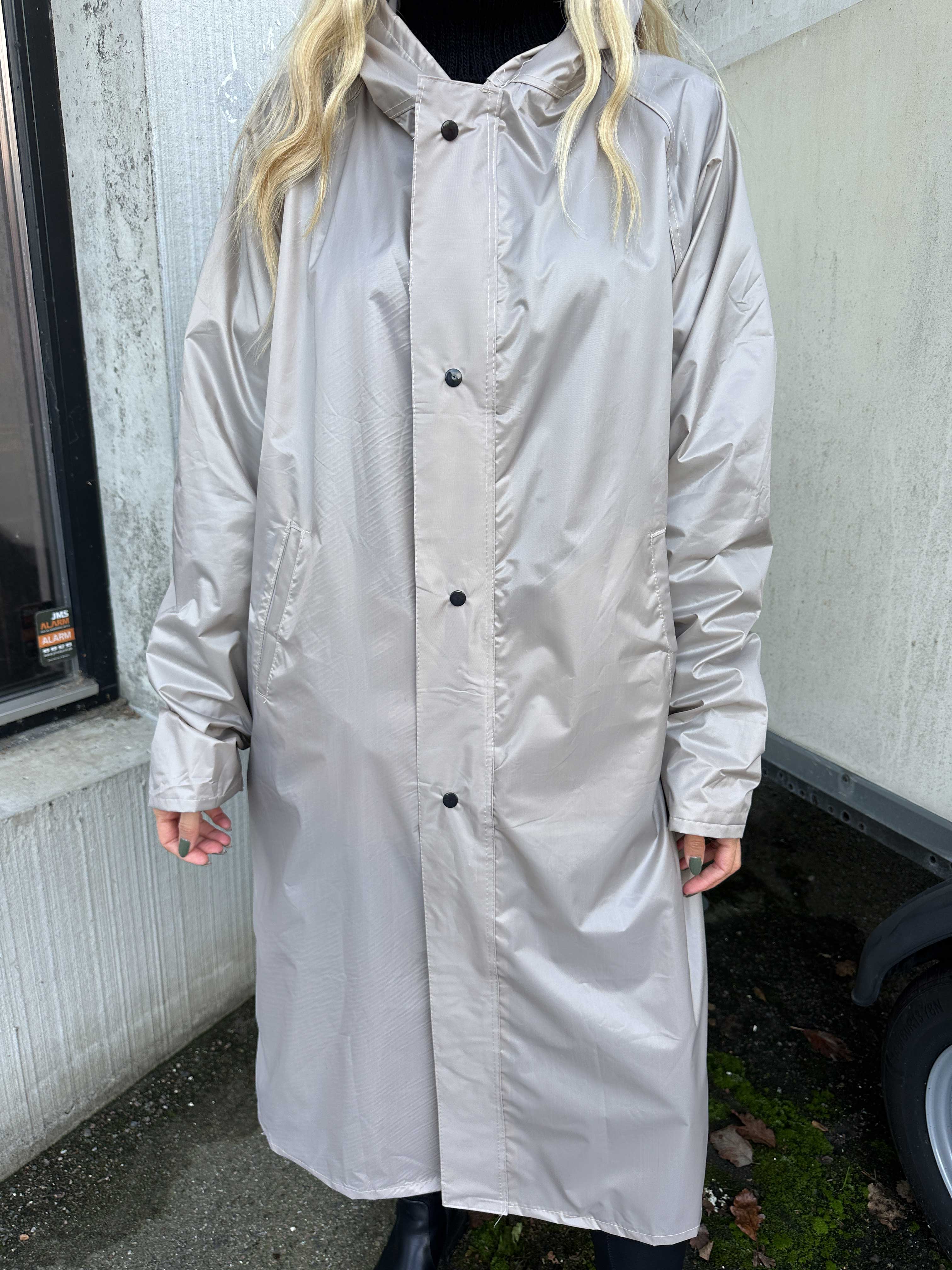 Reina - Regnjacka med huva