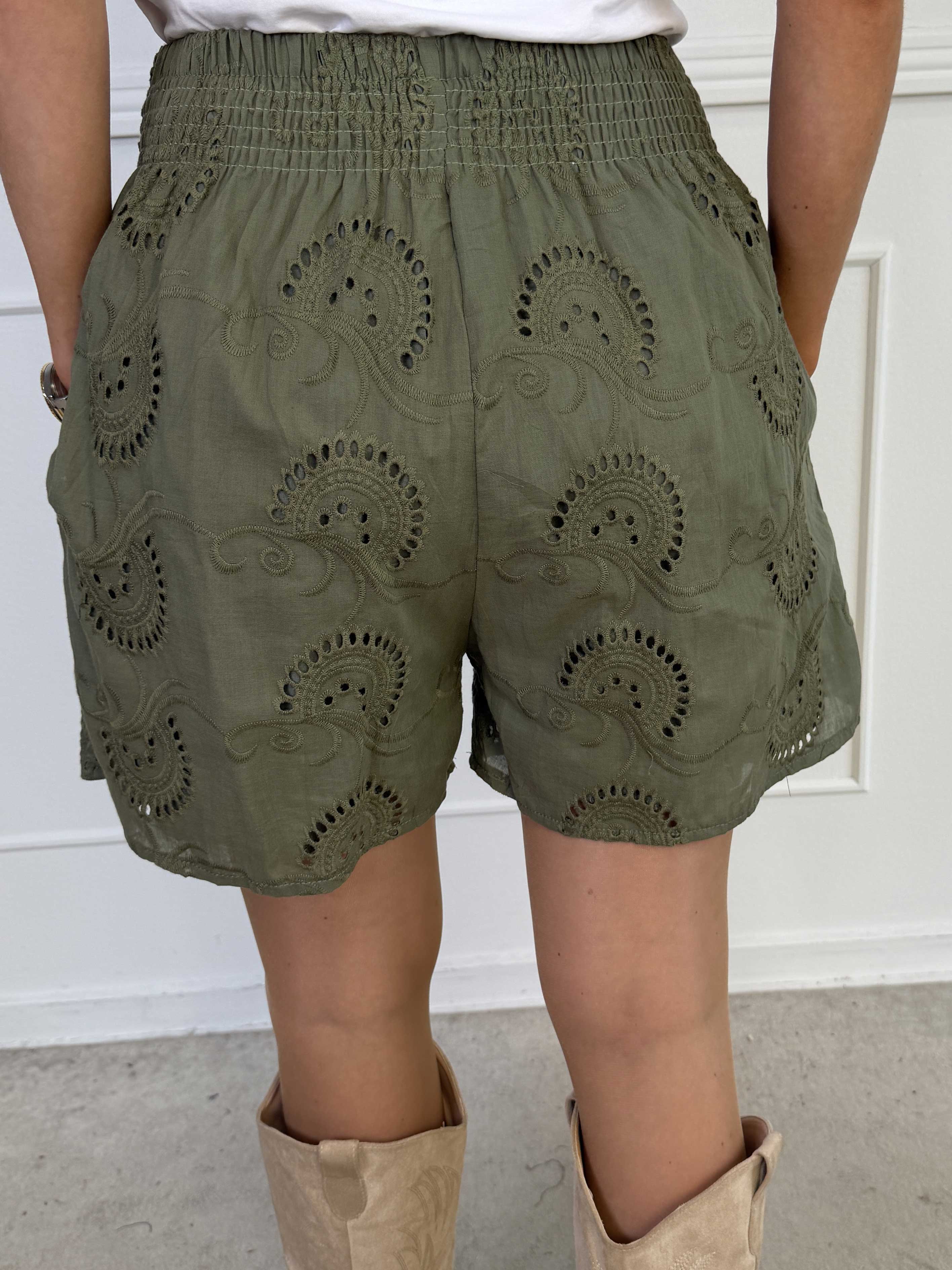 Pams Broderie Shorts - Højtaljede shorts i broderie anglaise