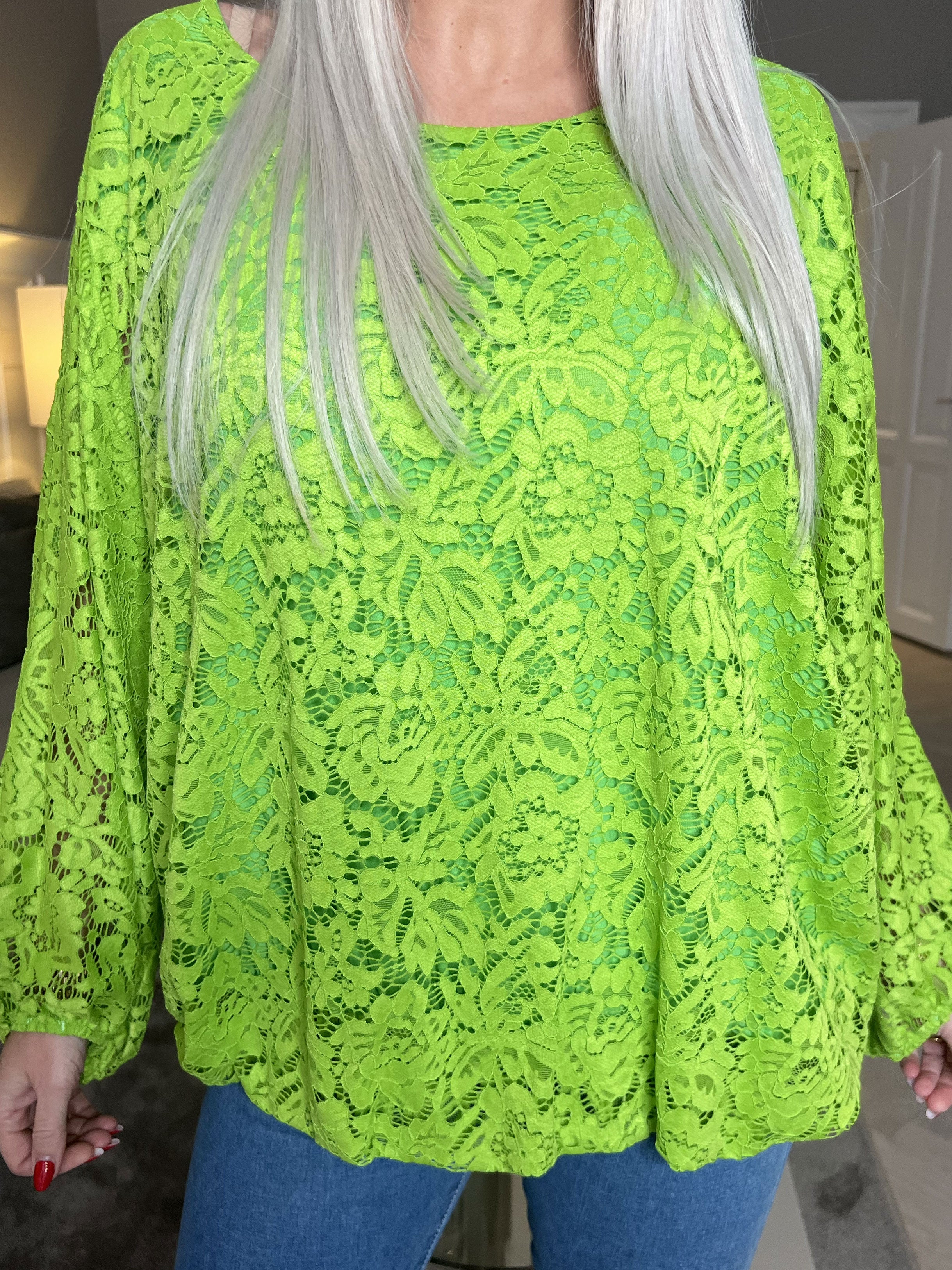 Destiny Lace - Spetsblus med fladdermusärmar