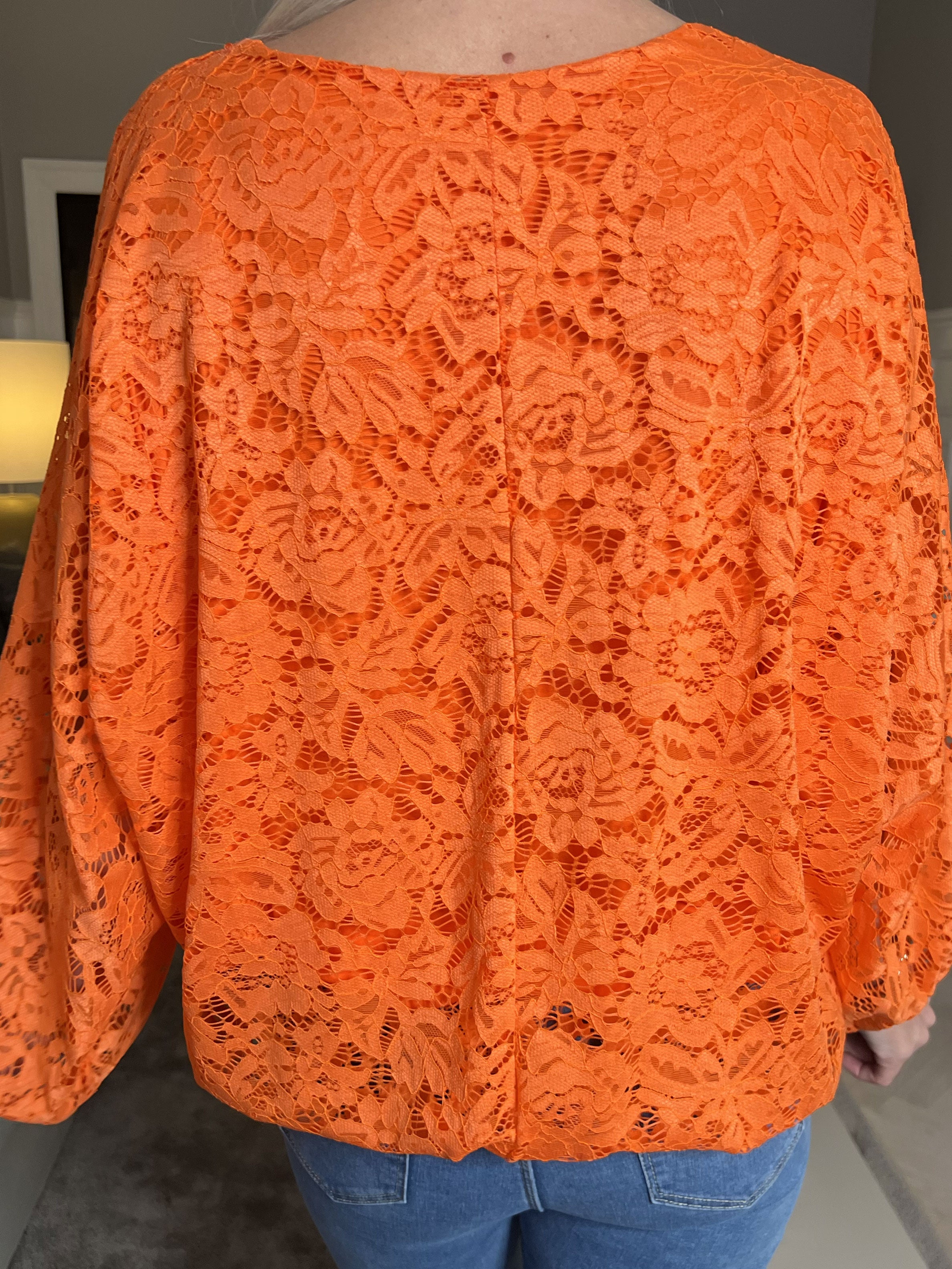 Destiny Lace - Spetsblus med fladdermusärmar