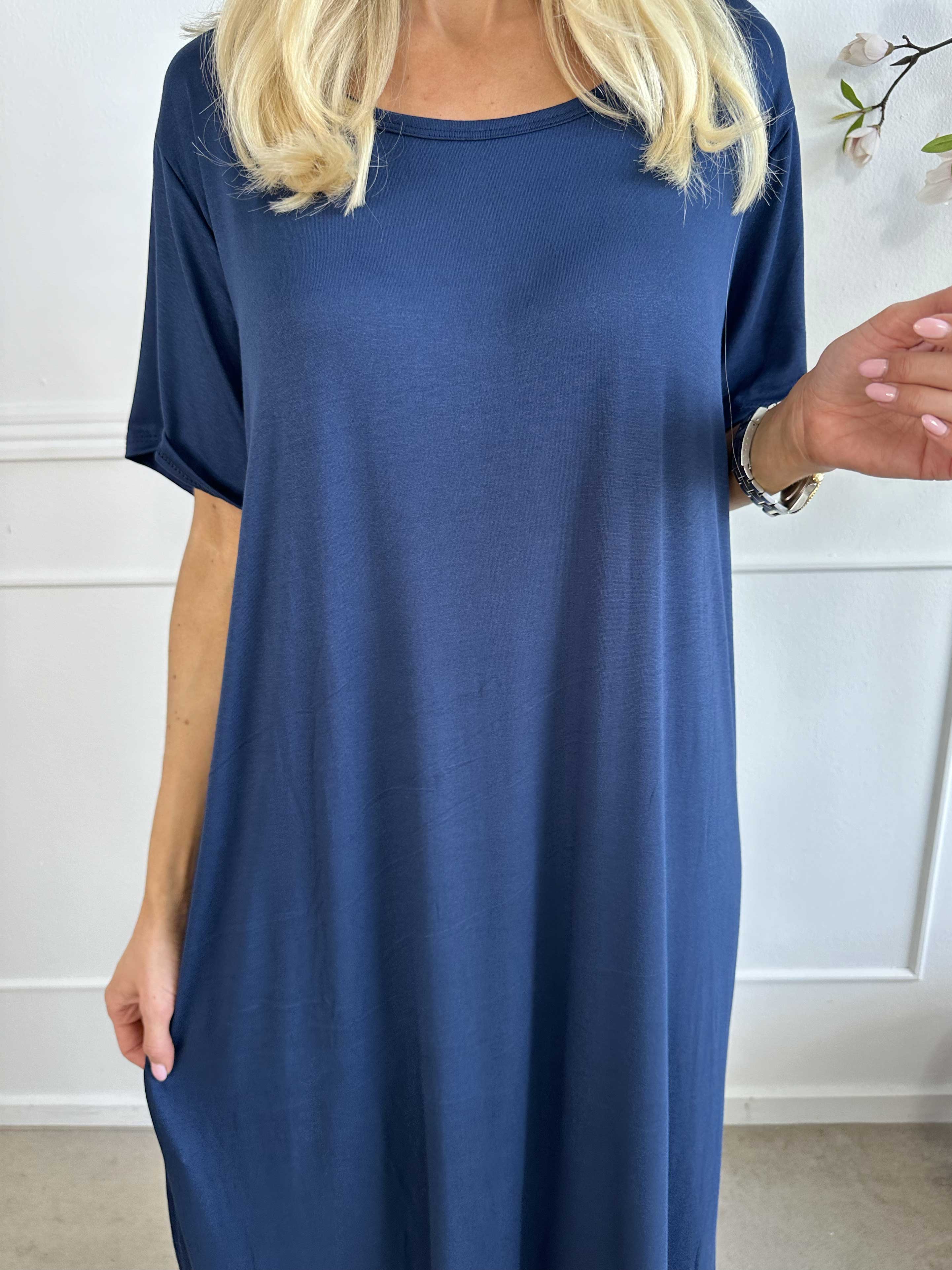 Abbie - Lång t-shirtklänning i viskos som andas