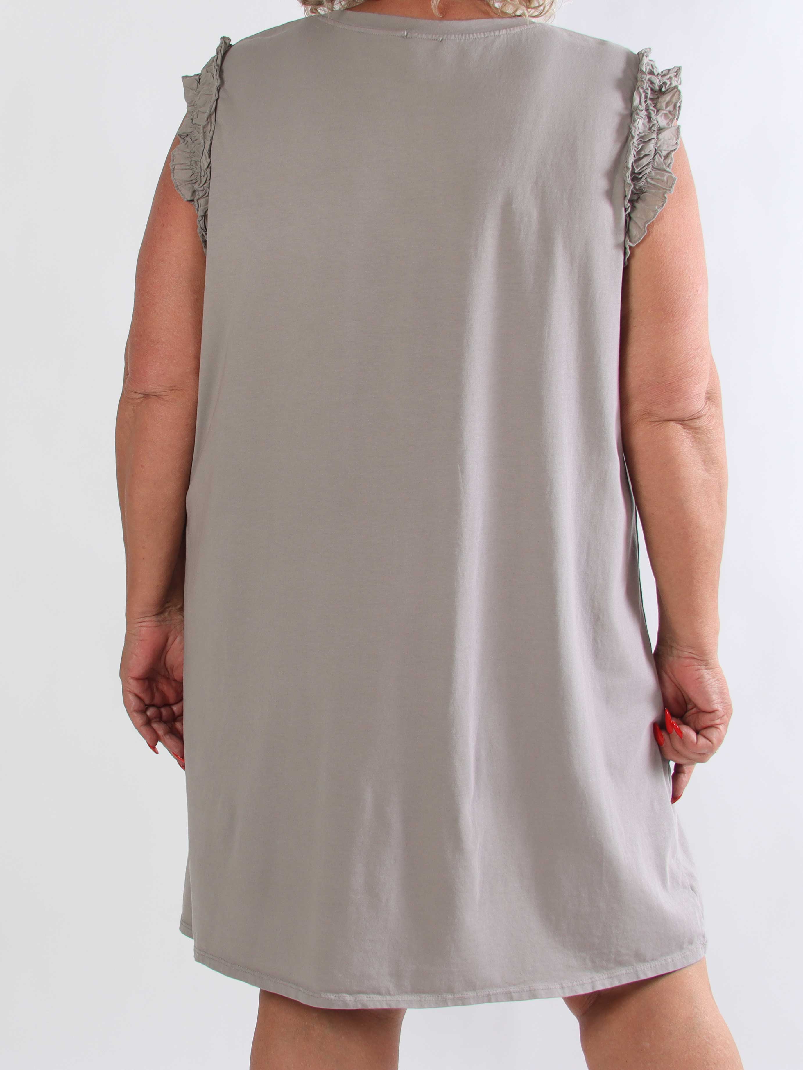 Riley - Plus size T-shirtklänning i mjuk bomull med feminina rynkade ärmar