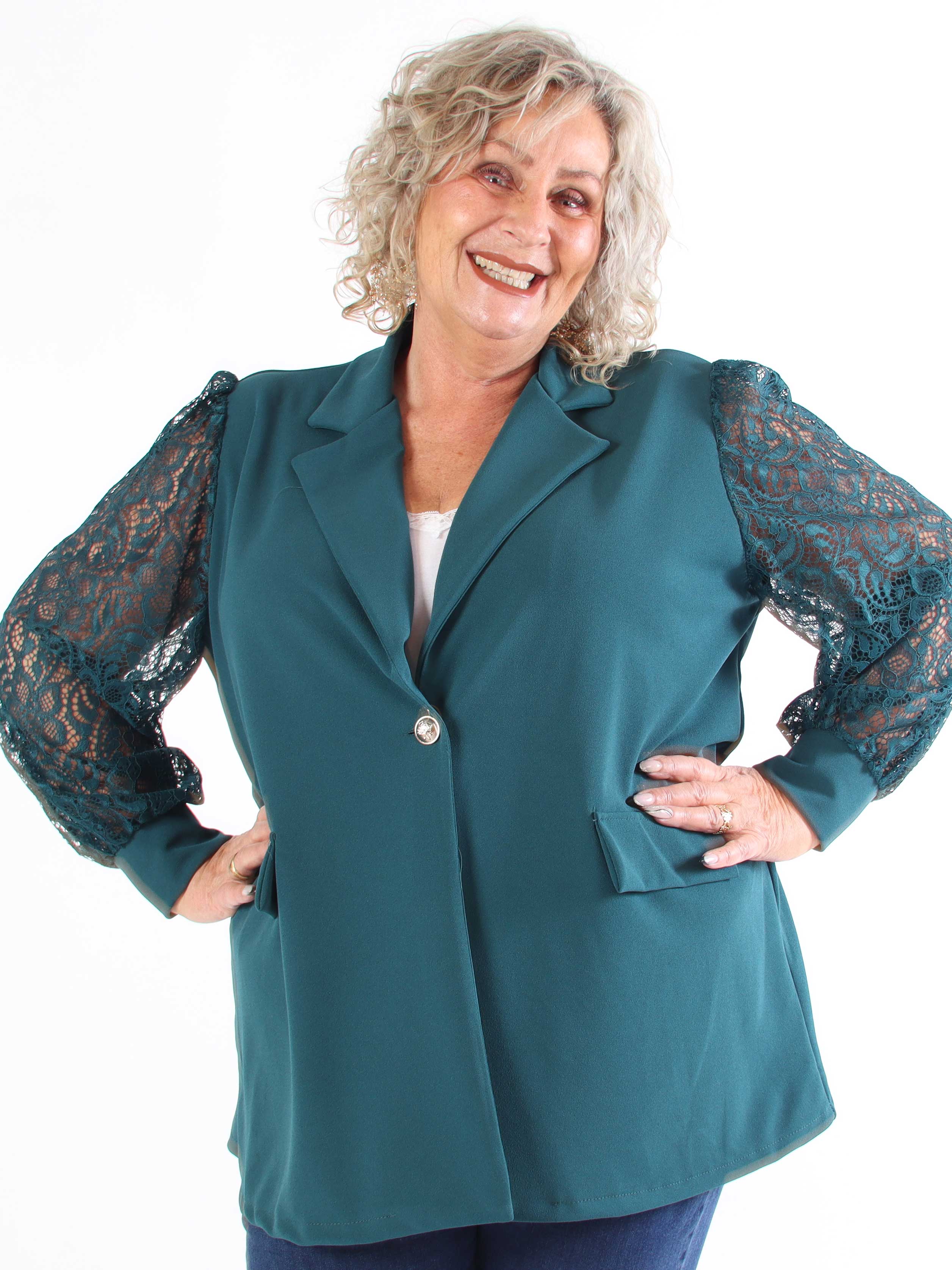 Kata Lace - Oversized blazer med ärmar i spets