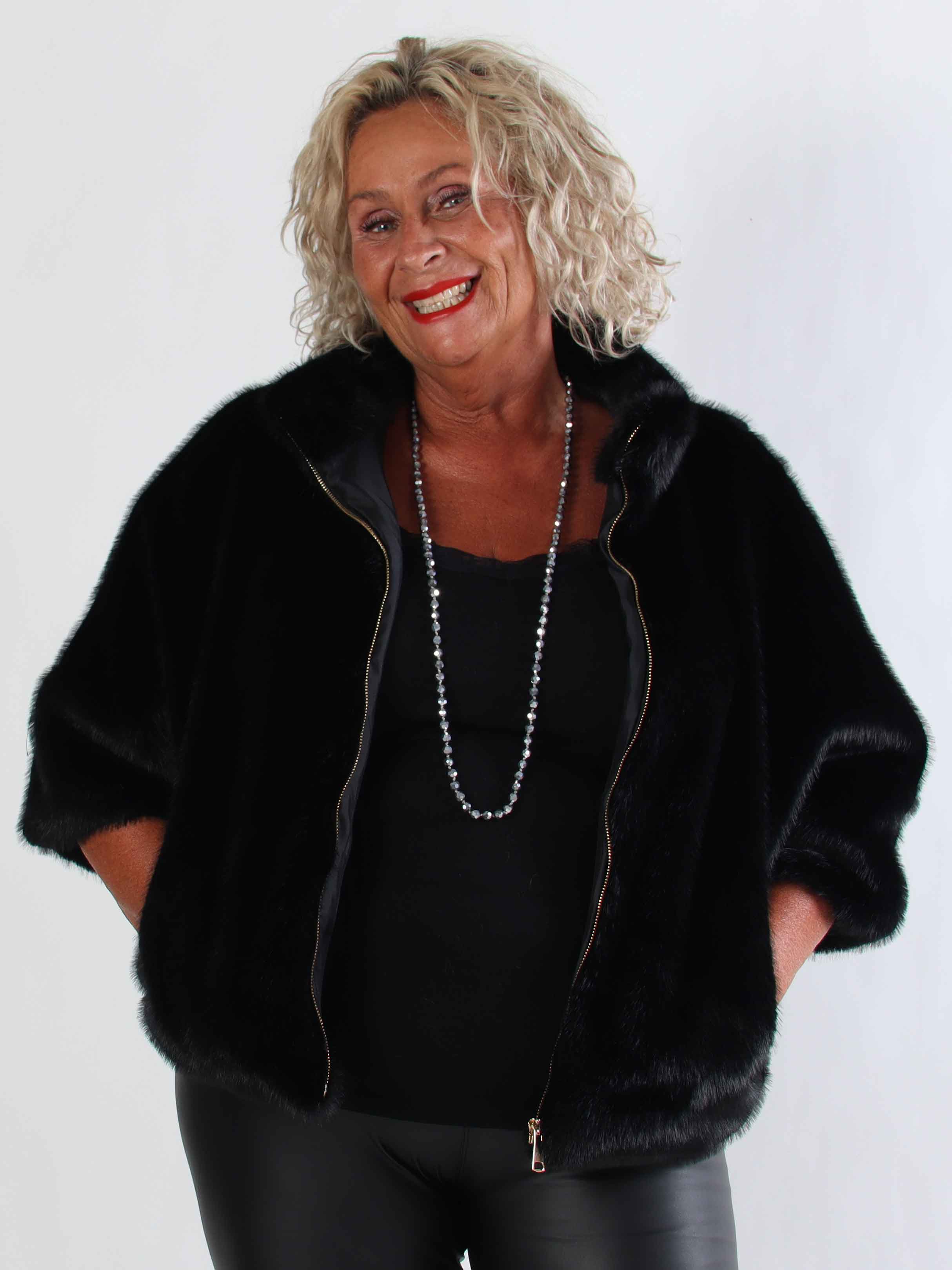 Torrey - Elegant plus size fuskpälsjacka i ljusbeige med 3/4 ärmar
