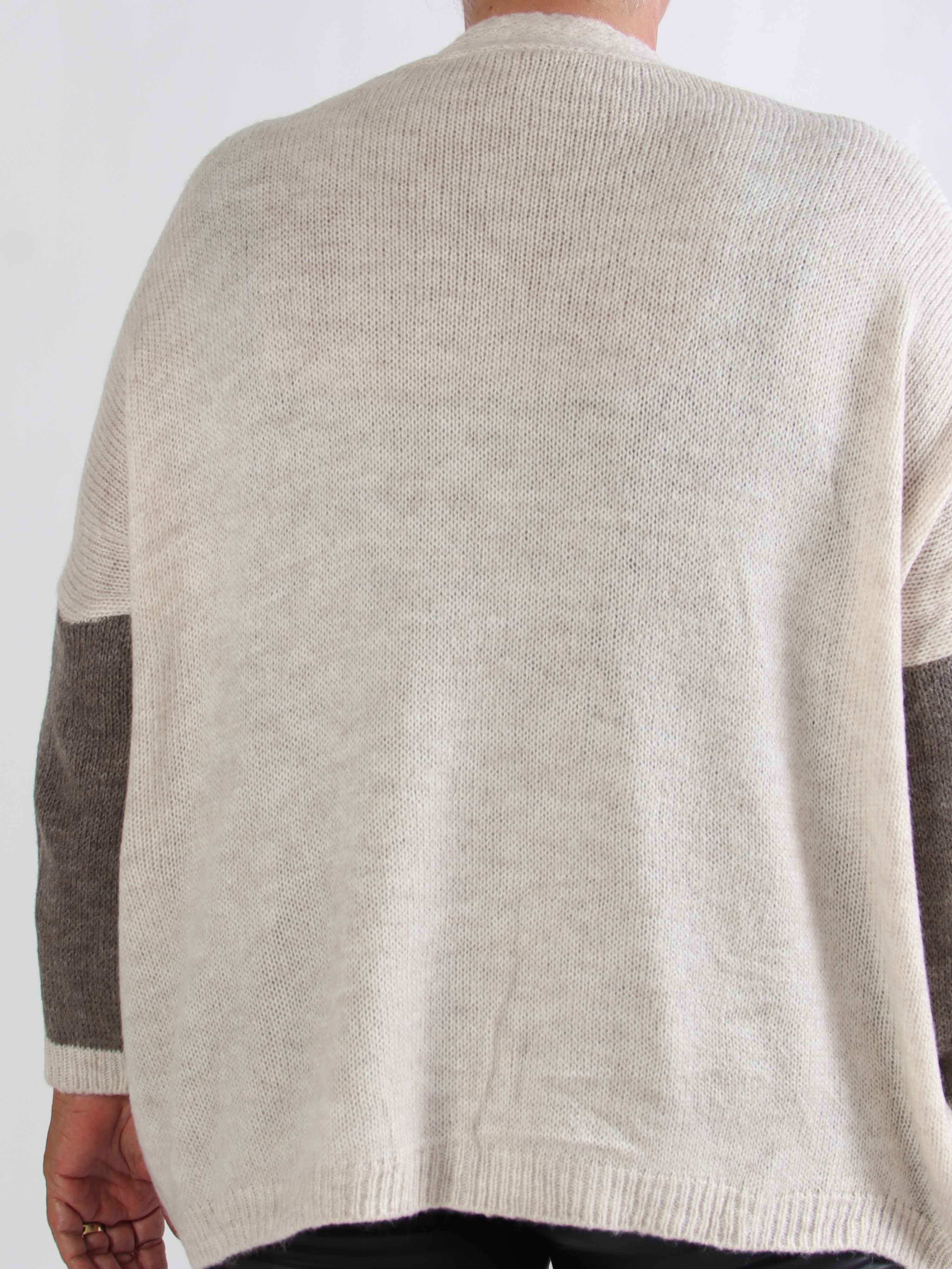 Hebe - Flerfärgad stickad kofta i plus size med guldknappar