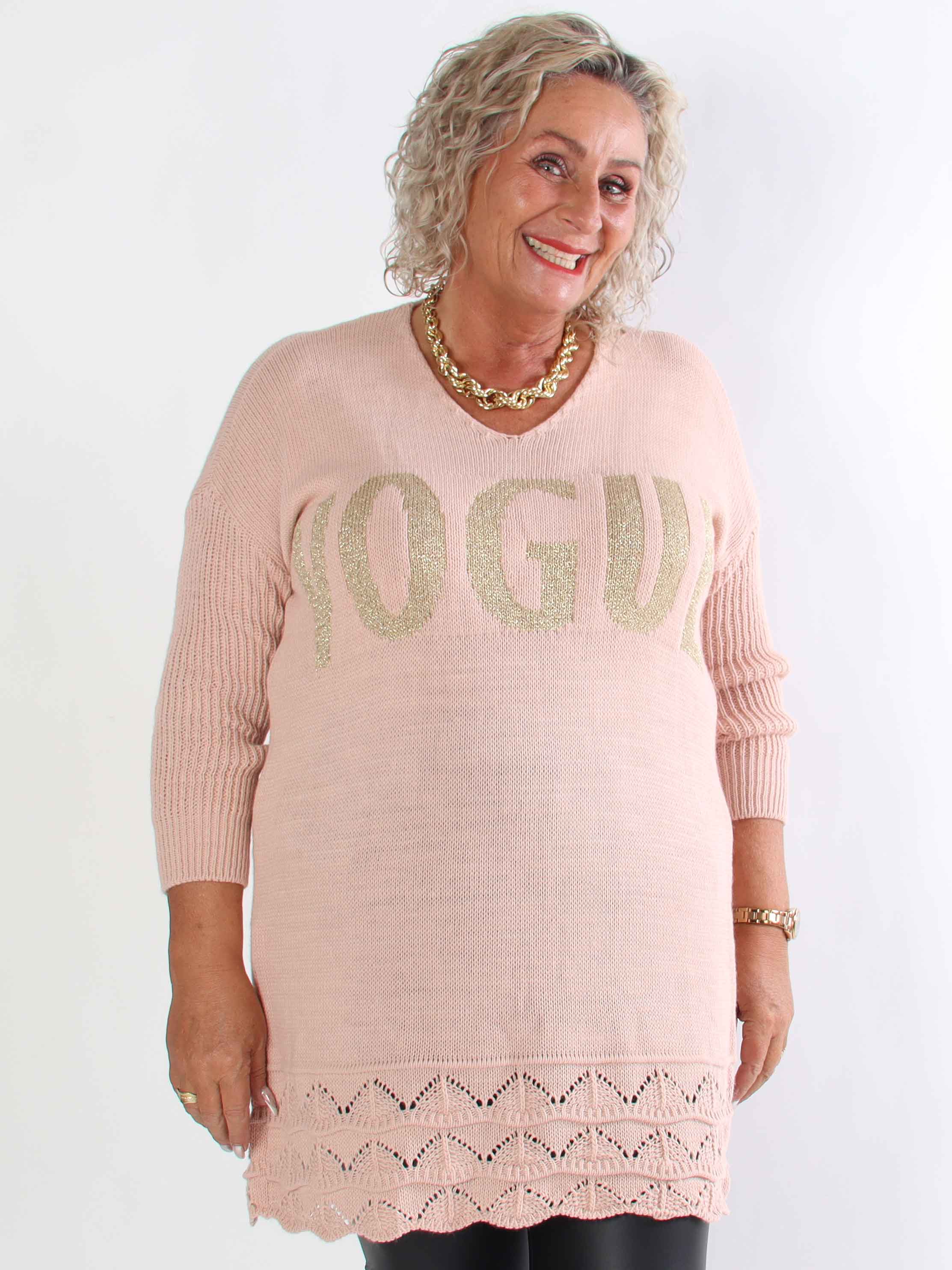 Rebeca Gold - Stickad plus size blus med VOGUE och mönster nedtill