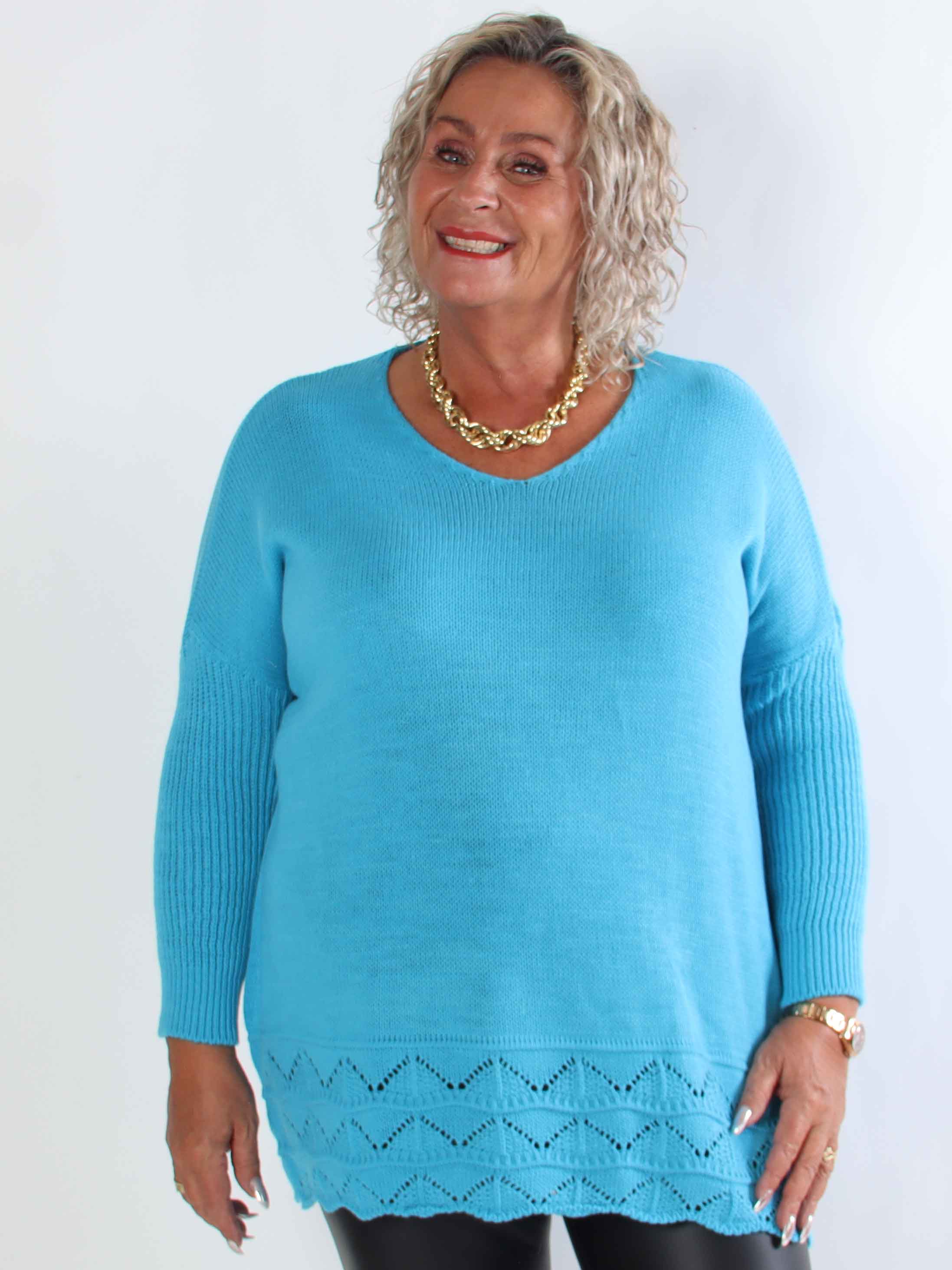 Rebeca - Enfärgad stickad plus size blus med mönster nedtill