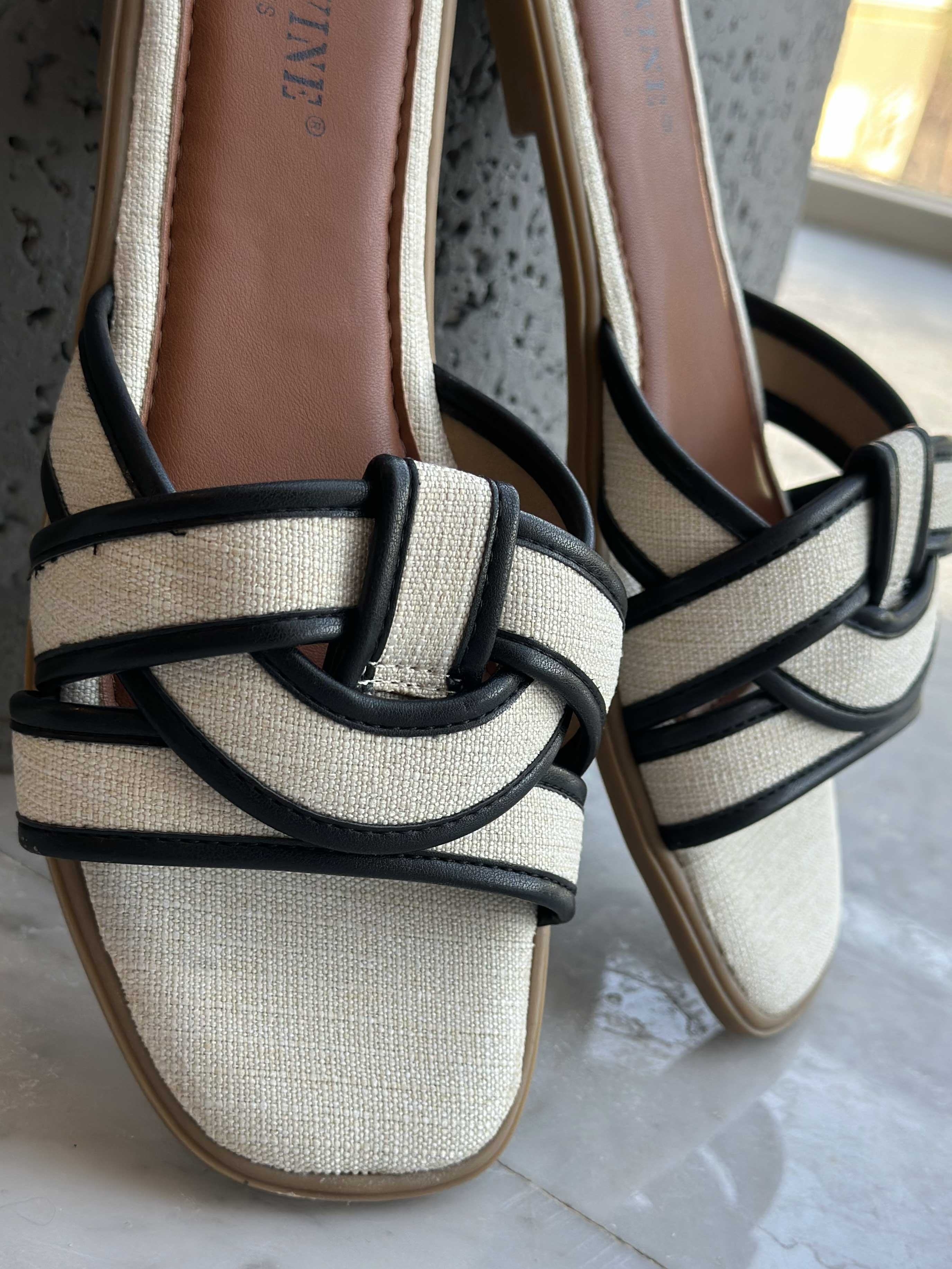 Valerie - Sandaler med flätade detaljer