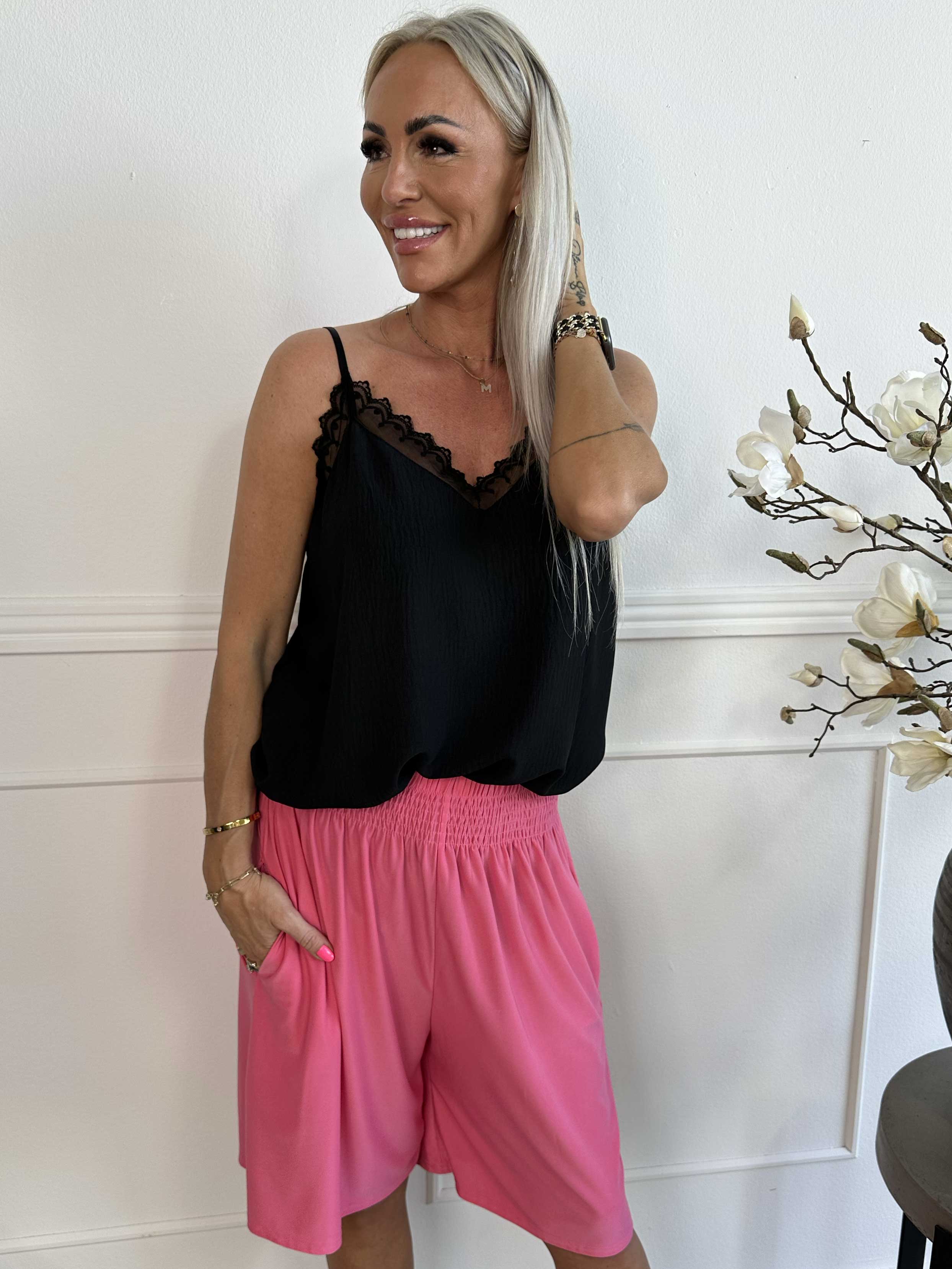 Pams Plain Short Knickers - Shorts i elastiskt tyg med resårkant