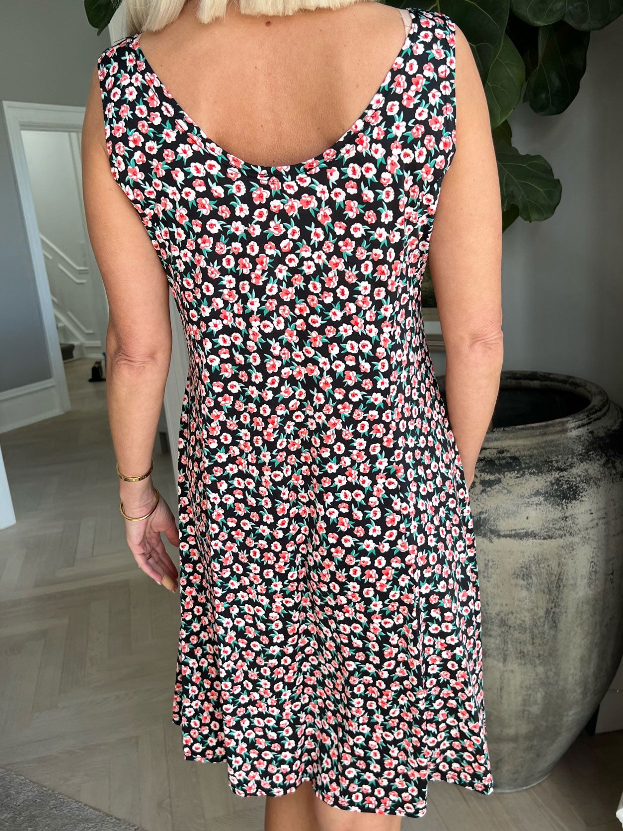 Maj Small Flower - Söt elastisk sommarklänning i blommigt mönster