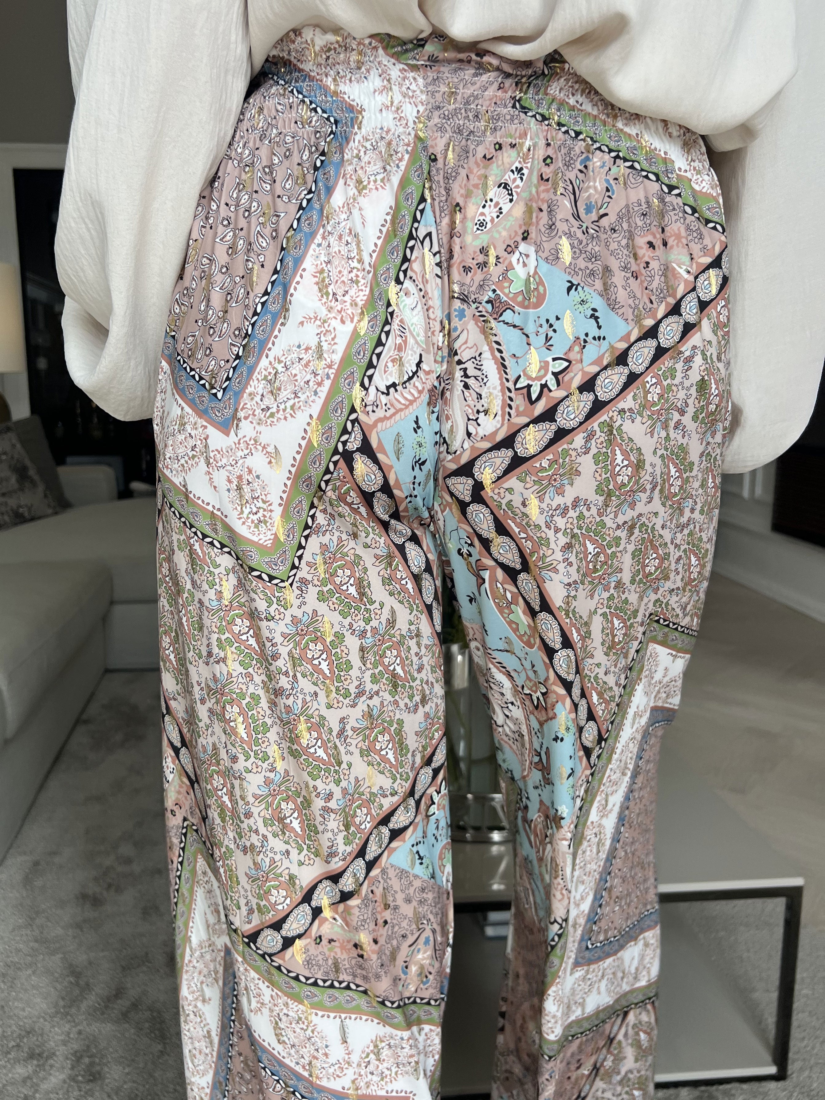 Pams Pants Paisley - Lösa mönstrade byxor i elastiskt tyg