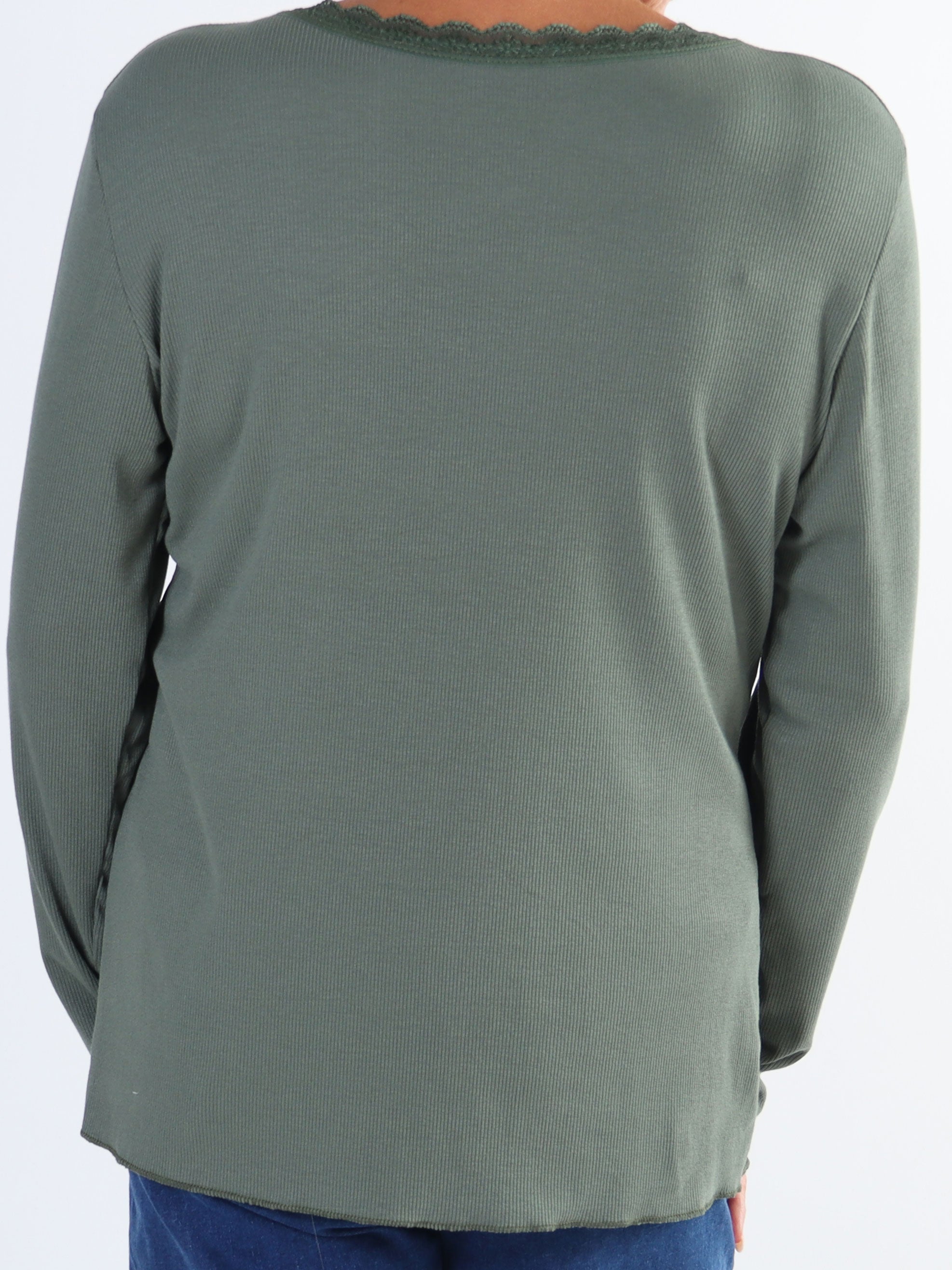 Ibina Long Sleeve - Plus size blus med veck och spetskant