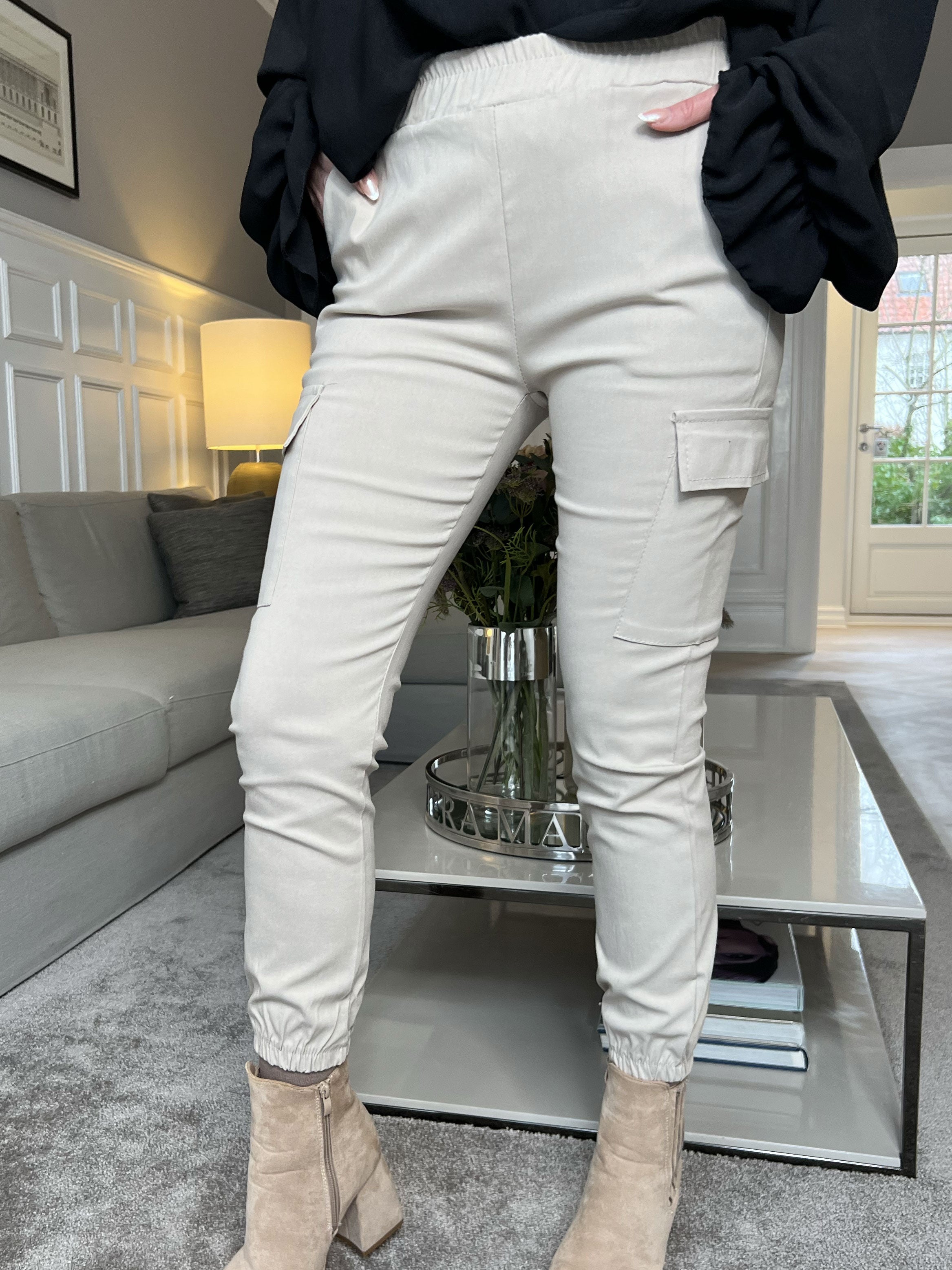 Isabella - Cargo byxor med fickor - Beige