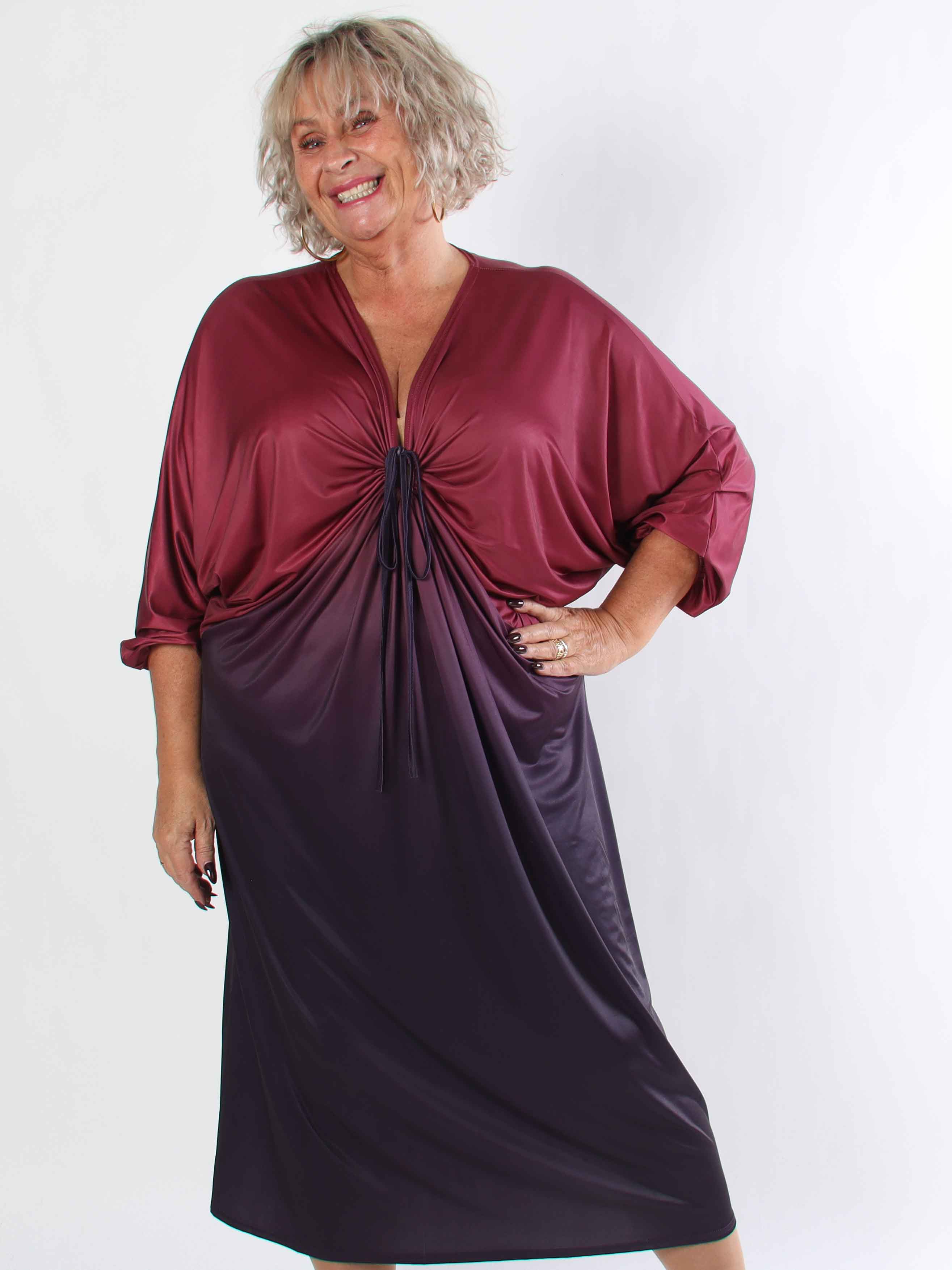 Ismene - Lång plus size tunikaklänning i flera färgnyanser