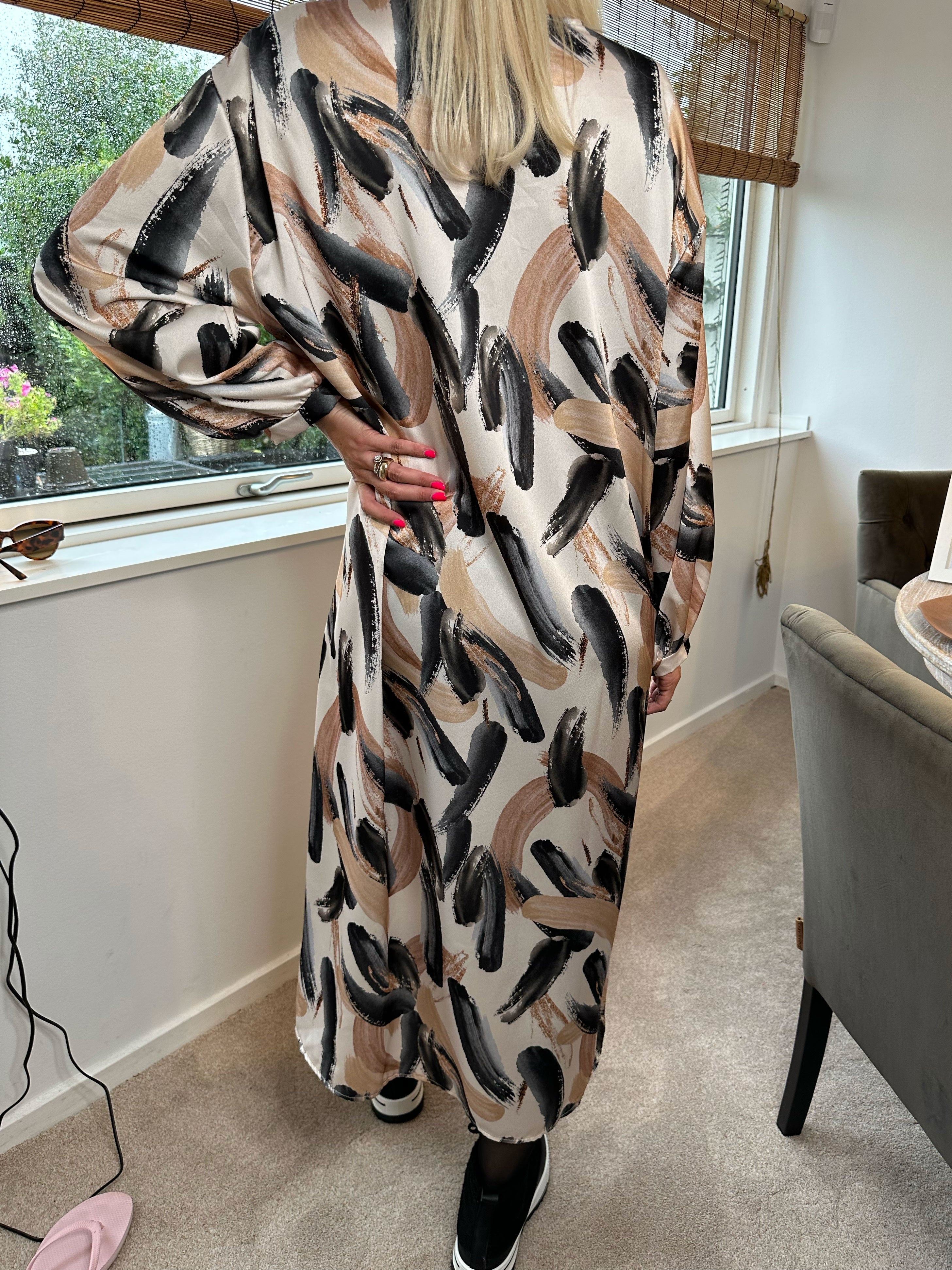 Ivanna - Lång mönstrad tunikaklänning i silkeslook