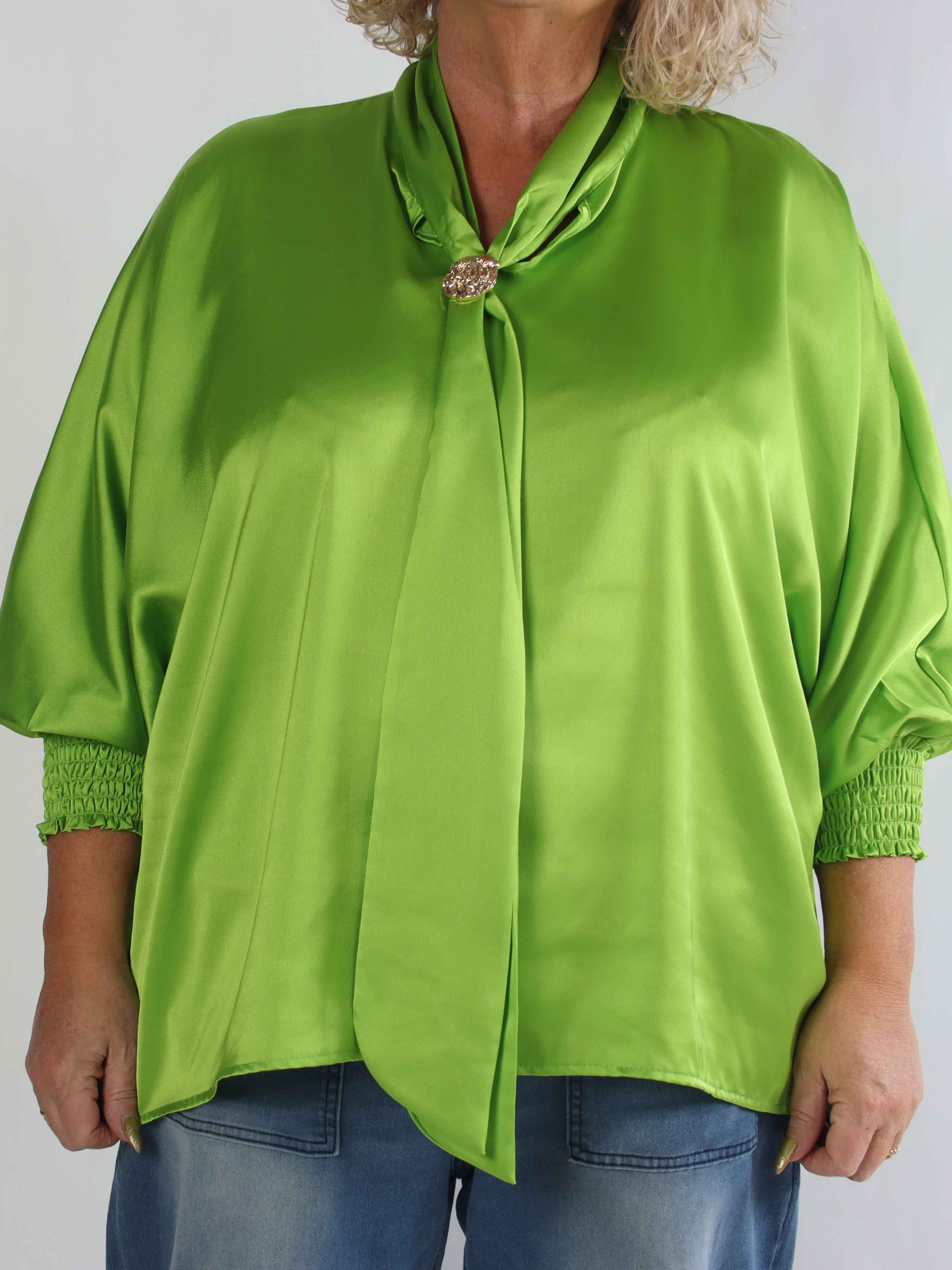 Janai - Sød plus size tunika i silkelook med guld broche