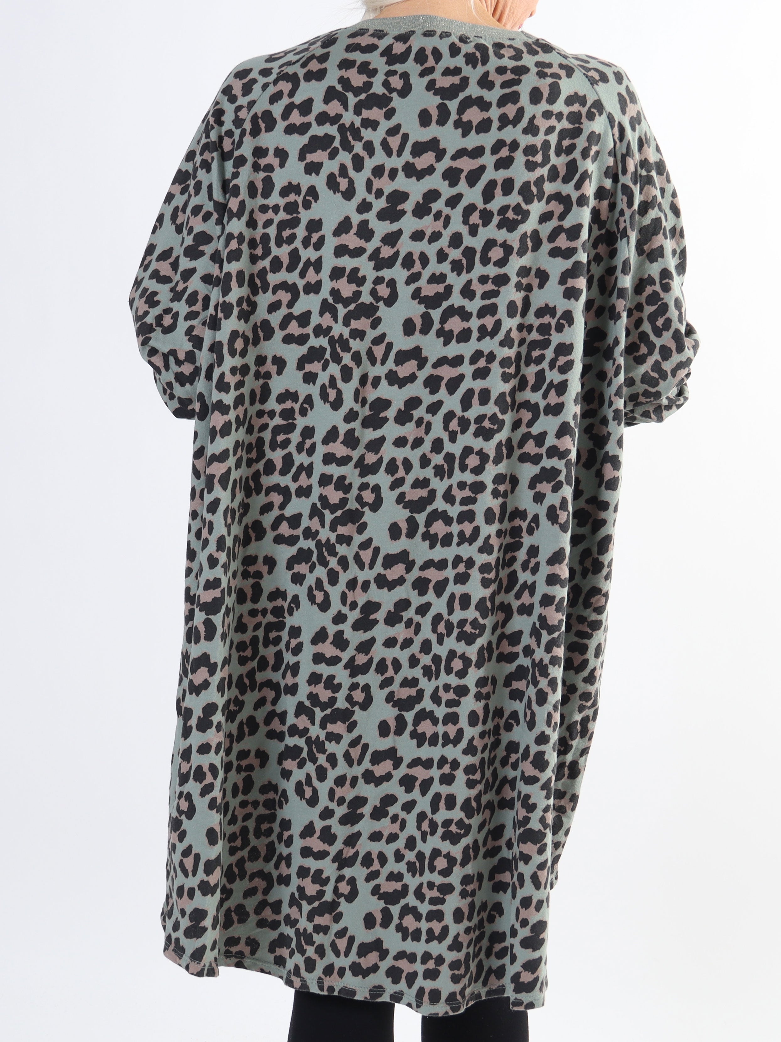 Jennifer - Bomullsblus med leopardmönster och rock i plus size-storlek