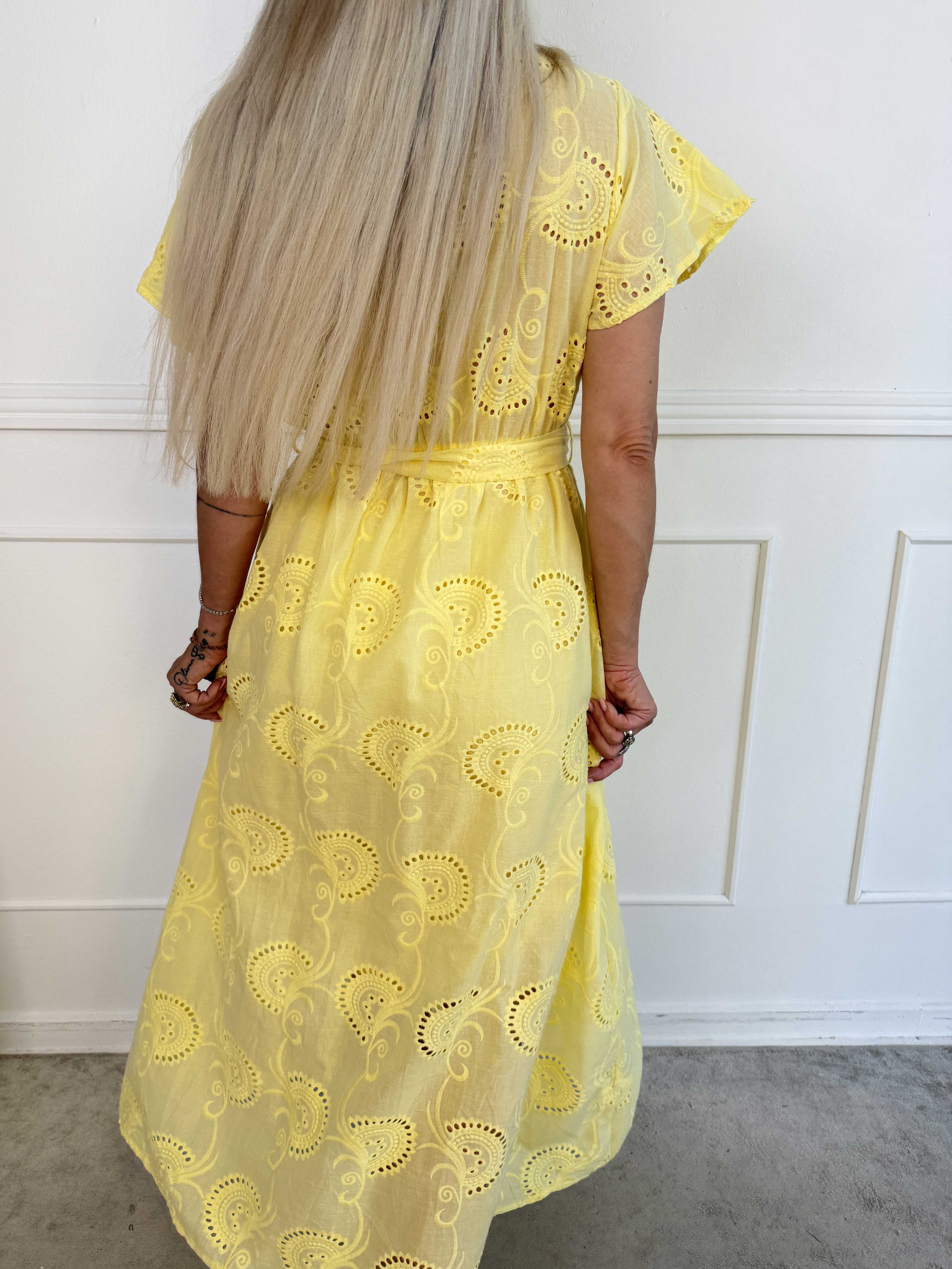 Junia - Sød sommerkjole med broderie anglaise i viskose