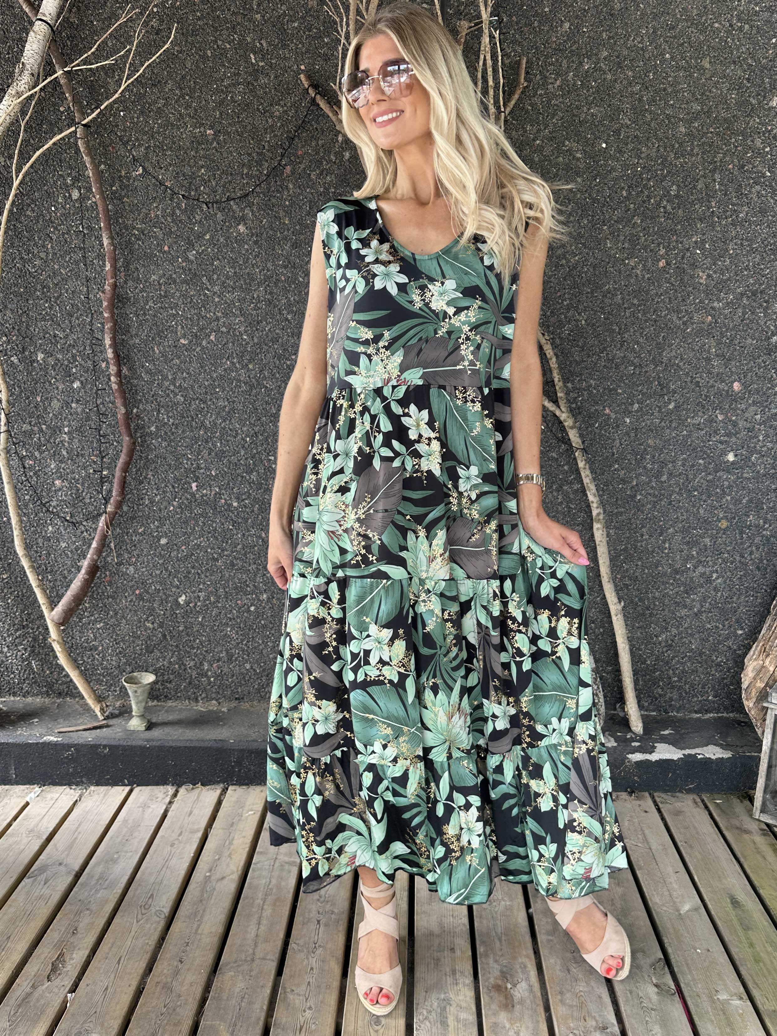 Karini - Lång elastisk blommig klänning med lager på lager look